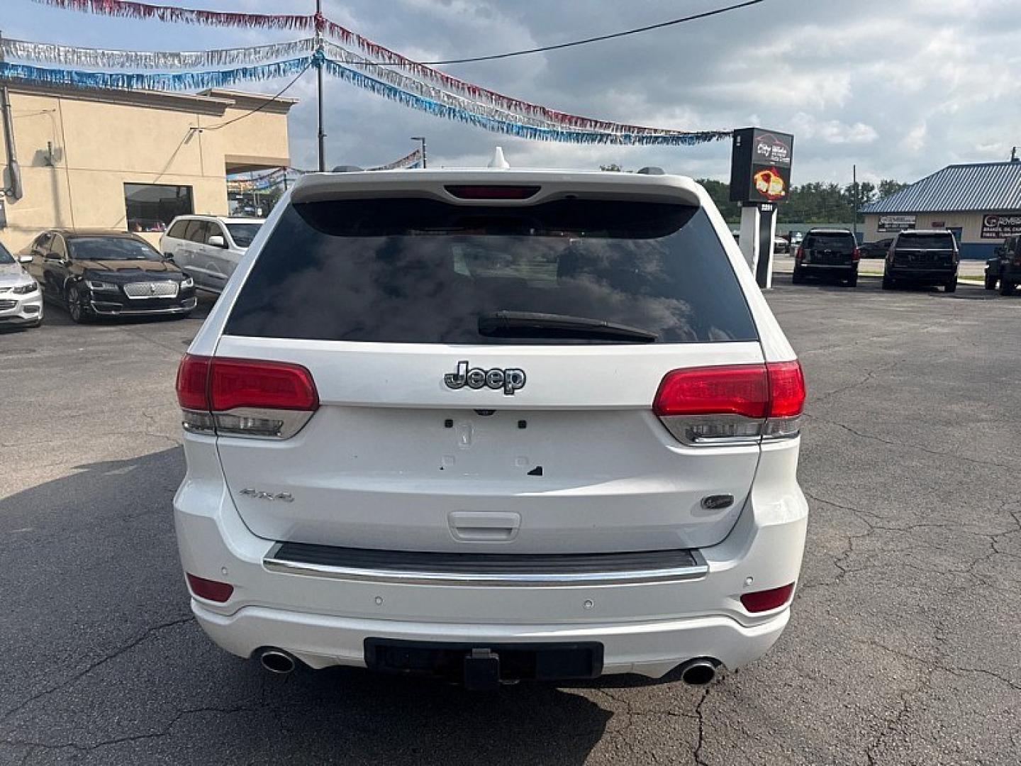 2017 WHITE /BLACK Jeep Grand Cherokee Overland 4WD (1C4RJFCG0HC) with an 3.6L V6 DOHC 24V engine, 8A transmission, located at 3304 Woodville Road, Northwood, OH, 43619, (419) 210-8019, 41.612694, -83.480743 - Your #1 Destination for Auto Loans and mdash;No Matter Your Credit!At our dealership, we believe everyone deserves the opportunity to drive their dream car and mdash;whether you have good credit, bad credit, or no credit at all. With a wide selection of hundreds of cars, trucks, and SUVs, you'll fin- Photo#3