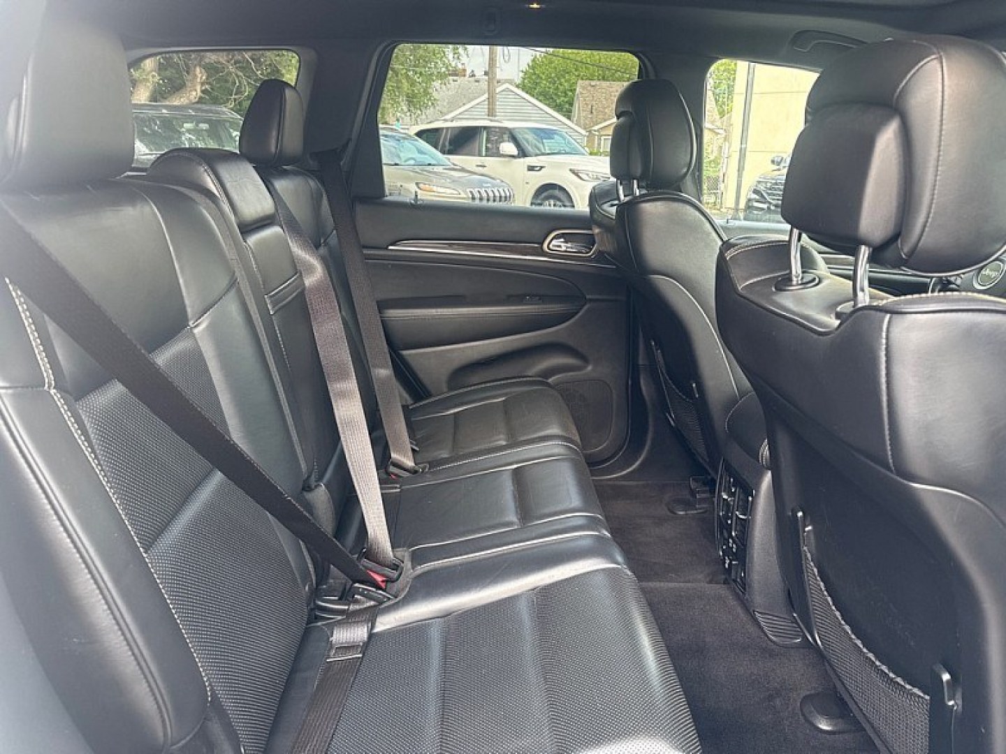 2017 WHITE /BLACK Jeep Grand Cherokee Overland 4WD (1C4RJFCG0HC) with an 3.6L V6 DOHC 24V engine, 8A transmission, located at 3304 Woodville Road, Northwood, OH, 43619, (419) 210-8019, 41.612694, -83.480743 - Your #1 Destination for Auto Loans and mdash;No Matter Your Credit!At our dealership, we believe everyone deserves the opportunity to drive their dream car and mdash;whether you have good credit, bad credit, or no credit at all. With a wide selection of hundreds of cars, trucks, and SUVs, you'll fin- Photo#14