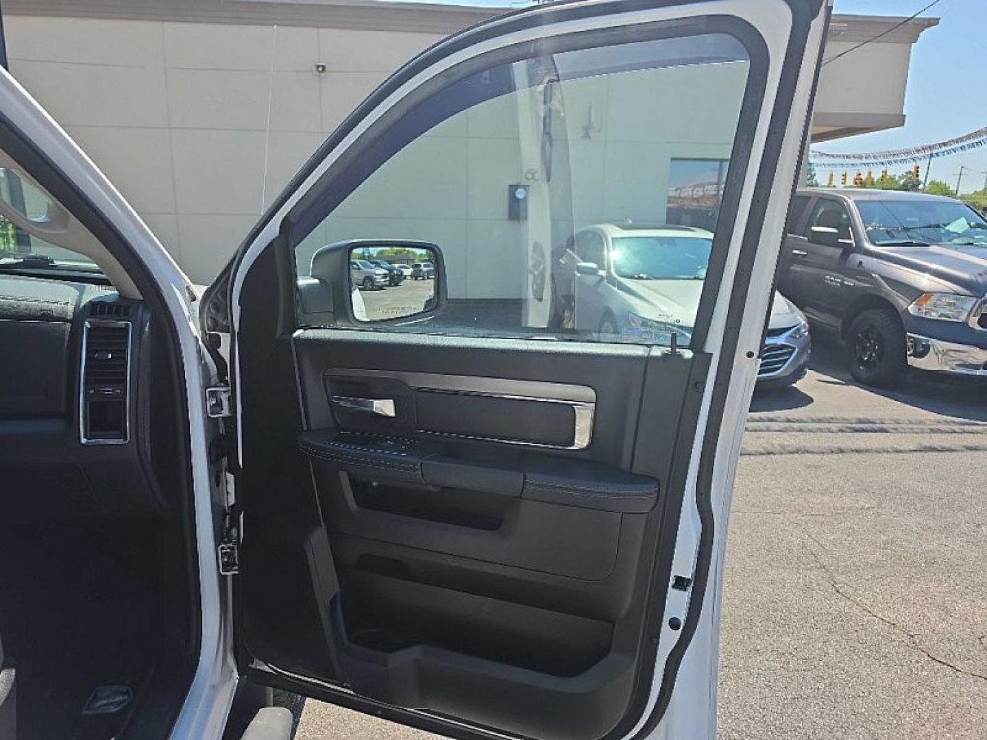2016 WHITE /BLACK RAM 1500 Sport Crew Cab LWB 4WD (1C6RR7UT9GS) with an 5.7L V8 OHV 16V engine, 6A transmission, located at 3304 Woodville Road, Northwood, OH, 43619, (419) 210-8019, 41.612694, -83.480743 - Your #1 Destination for Auto Loans and mdash;No Matter Your Credit!At our dealership, we believe everyone deserves the opportunity to drive their dream car and mdash;whether you have good credit, bad credit, or no credit at all. With a wide selection of hundreds of cars, trucks, and SUVs, you'll fin- Photo#15