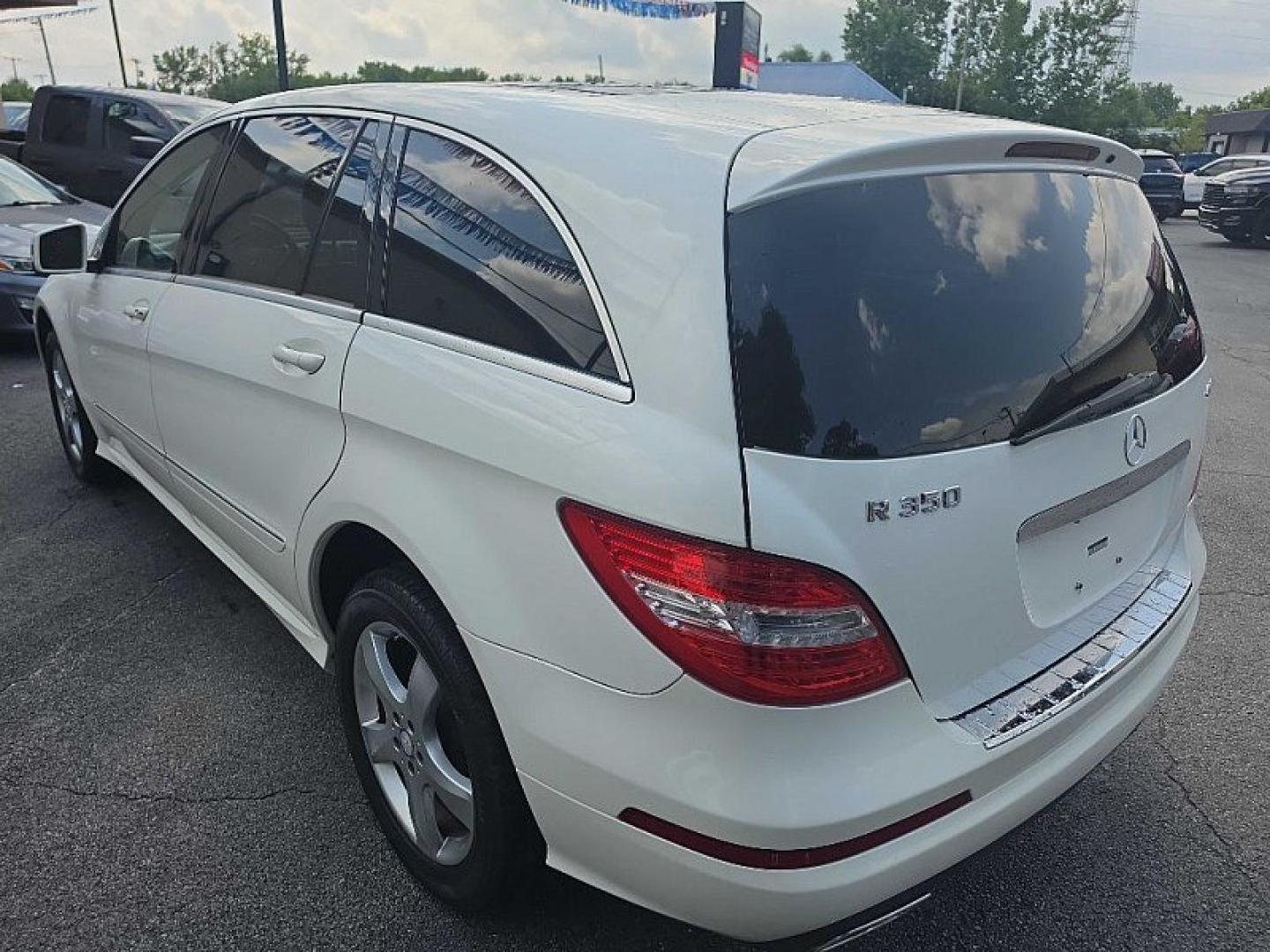 2011 WHITE /BEIGE Mercedes-Benz R-Class R350 4MATIC w/ 3rd Row (4JGCB6FE3BA) with an 3.5L V6 DOHC 24V engine, 7A transmission, located at 3304 Woodville Road, Northwood, OH, 43619, (419) 210-8019, 41.612694, -83.480743 - Your #1 Destination for Auto Loans and mdash;No Matter Your Credit!At our dealership, we believe everyone deserves the opportunity to drive their dream car and mdash;whether you have good credit, bad credit, or no credit at all. With a wide selection of hundreds of cars, trucks, and SUVs, you'll fin- Photo#2