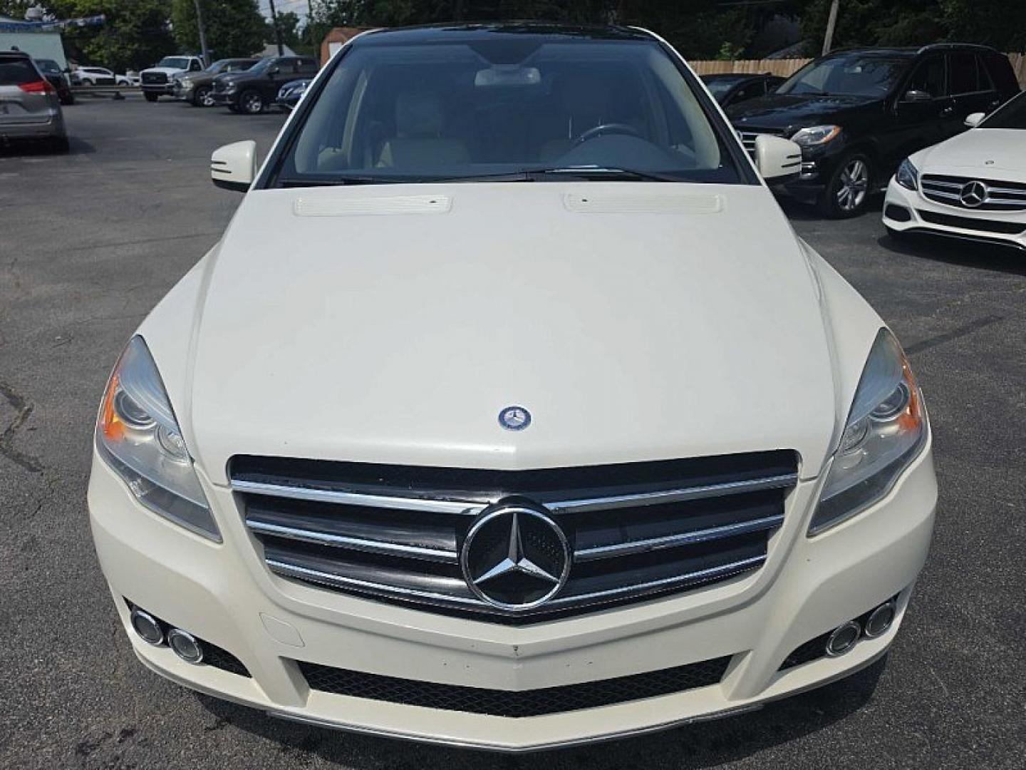 2011 WHITE /BEIGE Mercedes-Benz R-Class R350 4MATIC w/ 3rd Row (4JGCB6FE3BA) with an 3.5L V6 DOHC 24V engine, 7A transmission, located at 3304 Woodville Road, Northwood, OH, 43619, (419) 210-8019, 41.612694, -83.480743 - Your #1 Destination for Auto Loans and mdash;No Matter Your Credit!At our dealership, we believe everyone deserves the opportunity to drive their dream car and mdash;whether you have good credit, bad credit, or no credit at all. With a wide selection of hundreds of cars, trucks, and SUVs, you'll fin- Photo#7