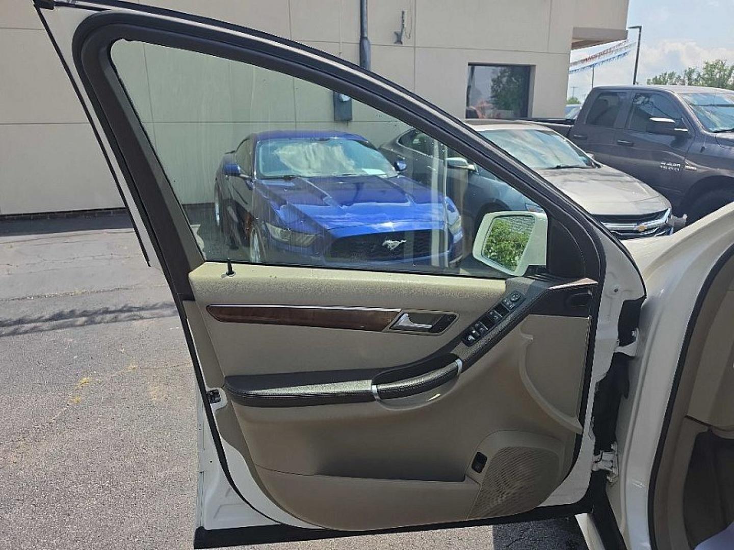 2011 WHITE /BEIGE Mercedes-Benz R-Class R350 4MATIC w/ 3rd Row (4JGCB6FE3BA) with an 3.5L V6 DOHC 24V engine, 7A transmission, located at 3304 Woodville Road, Northwood, OH, 43619, (419) 210-8019, 41.612694, -83.480743 - Your #1 Destination for Auto Loans and mdash;No Matter Your Credit!At our dealership, we believe everyone deserves the opportunity to drive their dream car and mdash;whether you have good credit, bad credit, or no credit at all. With a wide selection of hundreds of cars, trucks, and SUVs, you'll fin- Photo#8