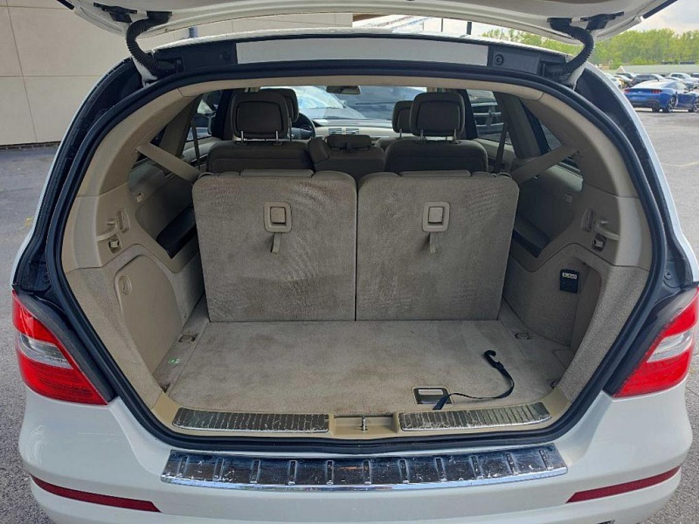 2011 WHITE /BEIGE Mercedes-Benz R-Class R350 4MATIC w/ 3rd Row (4JGCB6FE3BA) with an 3.5L V6 DOHC 24V engine, 7A transmission, located at 3304 Woodville Road, Northwood, OH, 43619, (419) 210-8019, 41.612694, -83.480743 - Your #1 Destination for Auto Loans and mdash;No Matter Your Credit!At our dealership, we believe everyone deserves the opportunity to drive their dream car and mdash;whether you have good credit, bad credit, or no credit at all. With a wide selection of hundreds of cars, trucks, and SUVs, you'll fin- Photo#13
