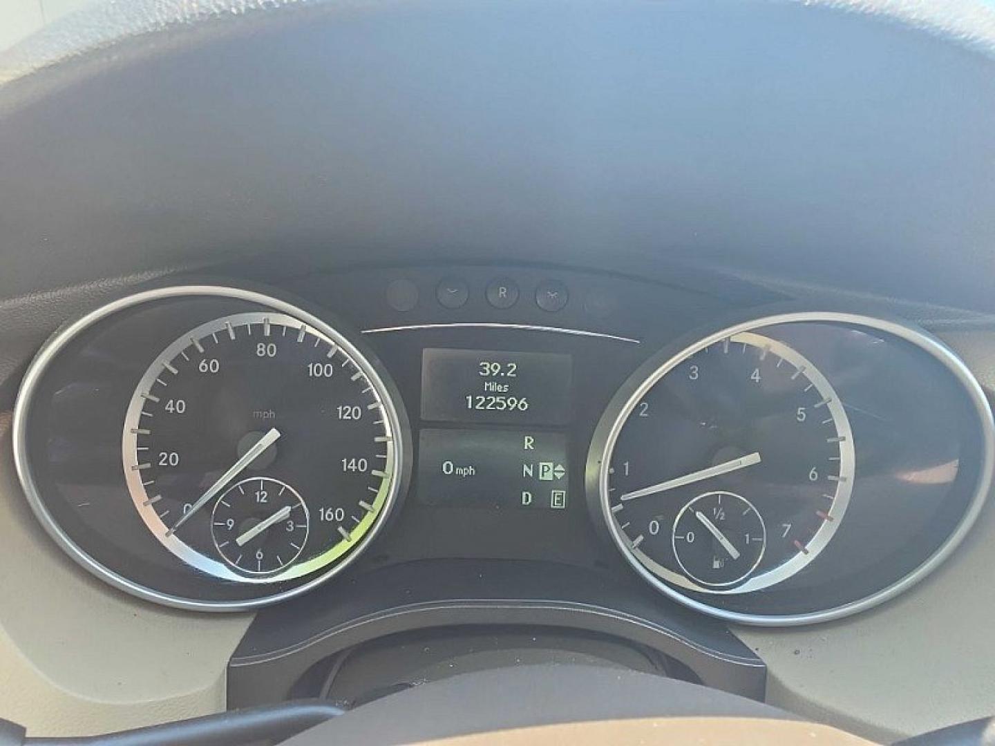 2011 WHITE /BEIGE Mercedes-Benz R-Class R350 4MATIC w/ 3rd Row (4JGCB6FE3BA) with an 3.5L V6 DOHC 24V engine, 7A transmission, located at 3304 Woodville Road, Northwood, OH, 43619, (419) 210-8019, 41.612694, -83.480743 - Your #1 Destination for Auto Loans and mdash;No Matter Your Credit!At our dealership, we believe everyone deserves the opportunity to drive their dream car and mdash;whether you have good credit, bad credit, or no credit at all. With a wide selection of hundreds of cars, trucks, and SUVs, you'll fin- Photo#20