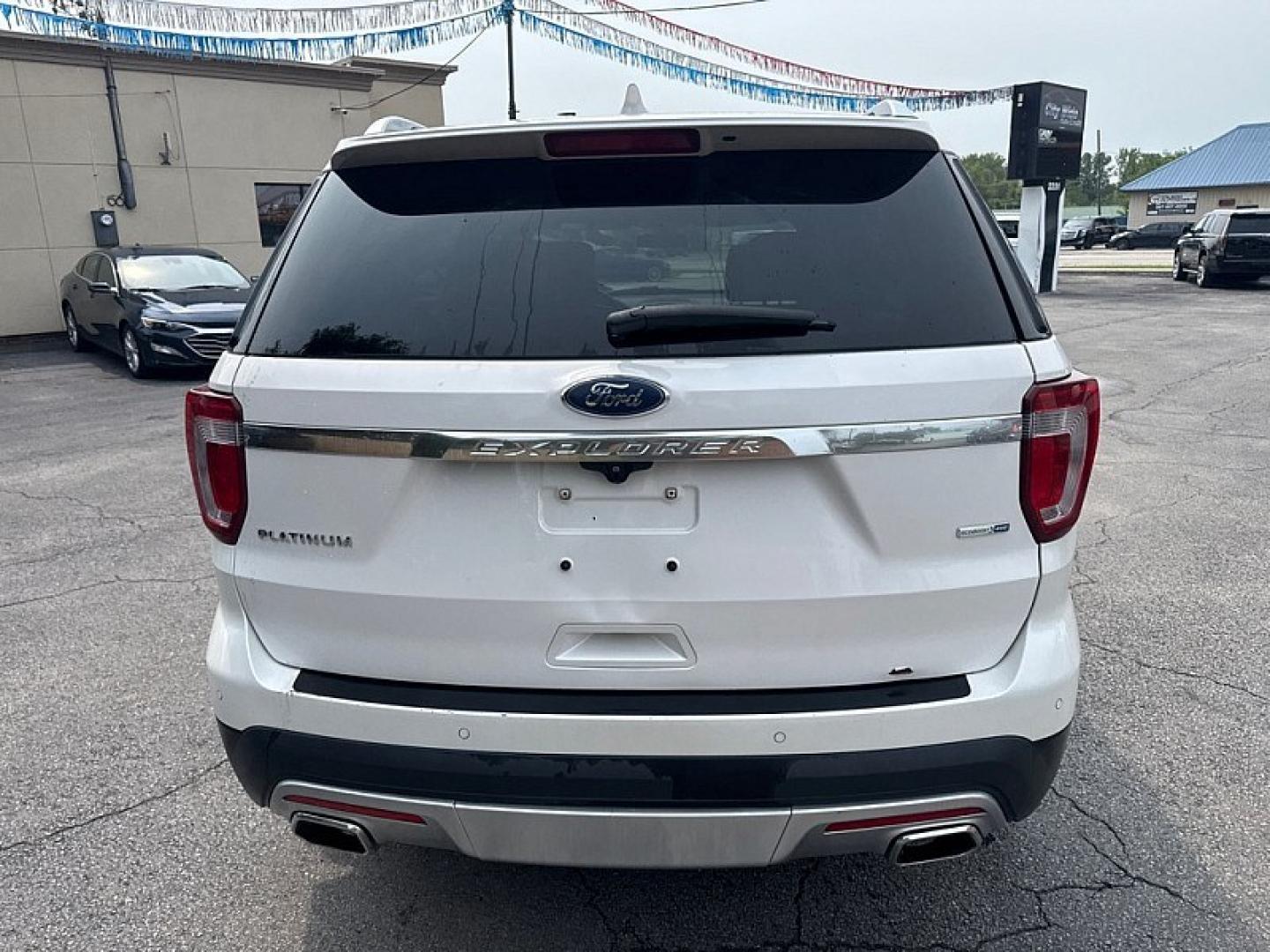 2017 WHITE /BLACK Ford Explorer Platinum AWD (1FM5K8HT1HG) with an 3.5L V6 DOHC 24V engine, 6A transmission, located at 3304 Woodville Road, Northwood, OH, 43619, (419) 210-8019, 41.612694, -83.480743 - Your #1 Destination for Auto Loans and mdash;No Matter Your Credit!At our dealership, we believe everyone deserves the opportunity to drive their dream car and mdash;whether you have good credit, bad credit, or no credit at all. With a wide selection of hundreds of cars, trucks, and SUVs, you'll fin- Photo#3