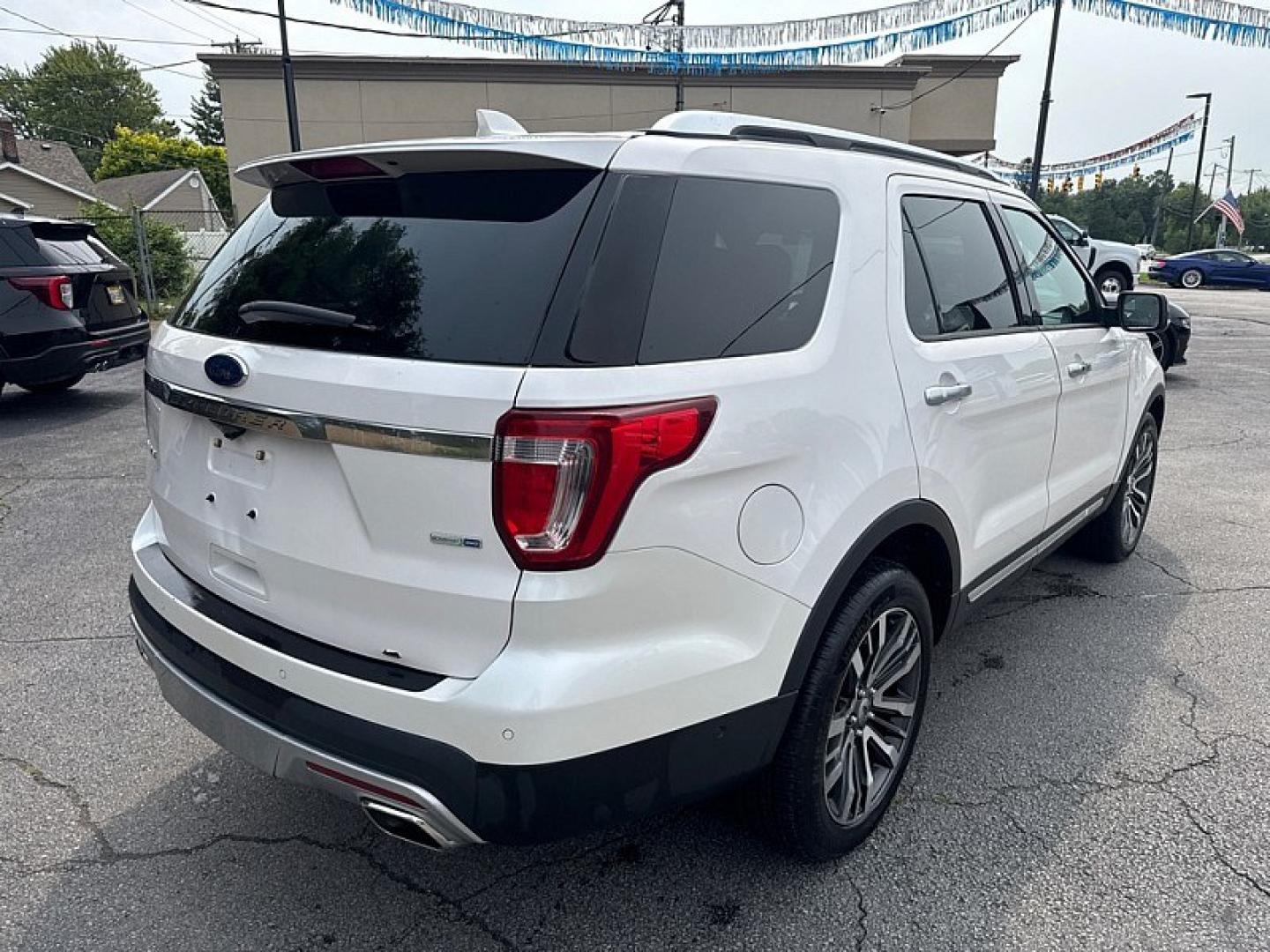 2017 WHITE /BLACK Ford Explorer Platinum AWD (1FM5K8HT1HG) with an 3.5L V6 DOHC 24V engine, 6A transmission, located at 3304 Woodville Road, Northwood, OH, 43619, (419) 210-8019, 41.612694, -83.480743 - Your #1 Destination for Auto Loans and mdash;No Matter Your Credit!At our dealership, we believe everyone deserves the opportunity to drive their dream car and mdash;whether you have good credit, bad credit, or no credit at all. With a wide selection of hundreds of cars, trucks, and SUVs, you'll fin- Photo#4
