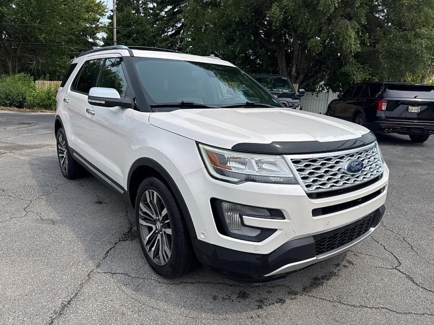 2017 WHITE /BLACK Ford Explorer Platinum AWD (1FM5K8HT1HG) with an 3.5L V6 DOHC 24V engine, 6A transmission, located at 3304 Woodville Road, Northwood, OH, 43619, (419) 210-8019, 41.612694, -83.480743 - Your #1 Destination for Auto Loans and mdash;No Matter Your Credit!At our dealership, we believe everyone deserves the opportunity to drive their dream car and mdash;whether you have good credit, bad credit, or no credit at all. With a wide selection of hundreds of cars, trucks, and SUVs, you'll fin- Photo#6
