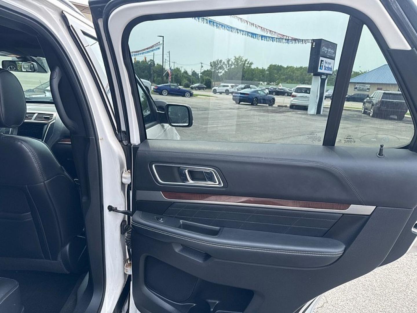 2017 WHITE /BLACK Ford Explorer Platinum AWD (1FM5K8HT1HG) with an 3.5L V6 DOHC 24V engine, 6A transmission, located at 3304 Woodville Road, Northwood, OH, 43619, (419) 210-8019, 41.612694, -83.480743 - Your #1 Destination for Auto Loans and mdash;No Matter Your Credit!At our dealership, we believe everyone deserves the opportunity to drive their dream car and mdash;whether you have good credit, bad credit, or no credit at all. With a wide selection of hundreds of cars, trucks, and SUVs, you'll fin- Photo#13