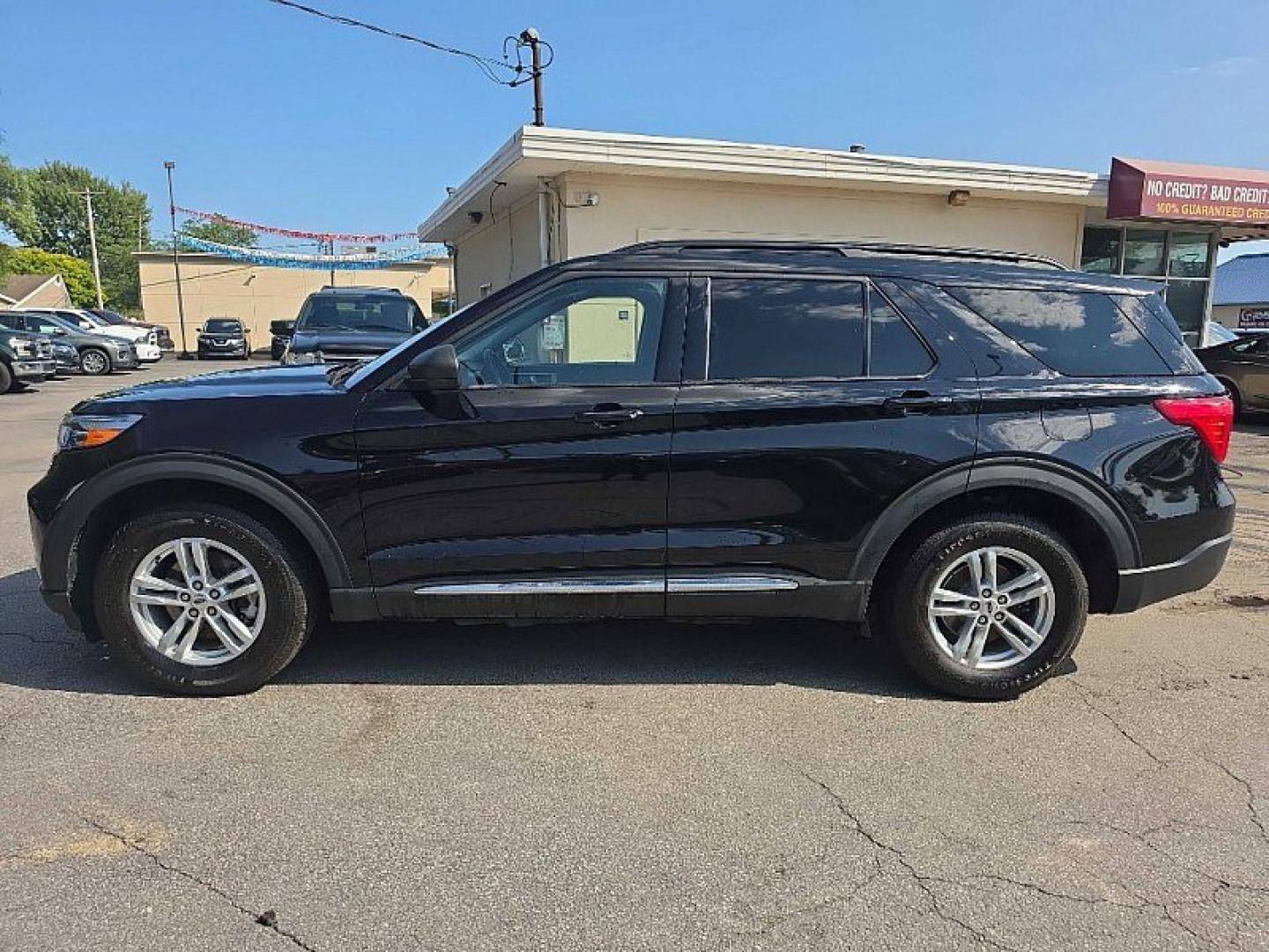 2022 BLACK /BLACK Ford Explorer XLT AWD (1FMSK8DH2NG) with an 2.3L L4 DOHC 16V engine, 10A transmission, located at 3304 Woodville Road, Northwood, OH, 43619, (419) 210-8019, 41.612694, -83.480743 - Your #1 Destination for Auto Loans and mdash;No Matter Your Credit!At our dealership, we believe everyone deserves the opportunity to drive their dream car and mdash;whether you have good credit, bad credit, or no credit at all. With a wide selection of hundreds of cars, trucks, and SUVs, you'll fin- Photo#1