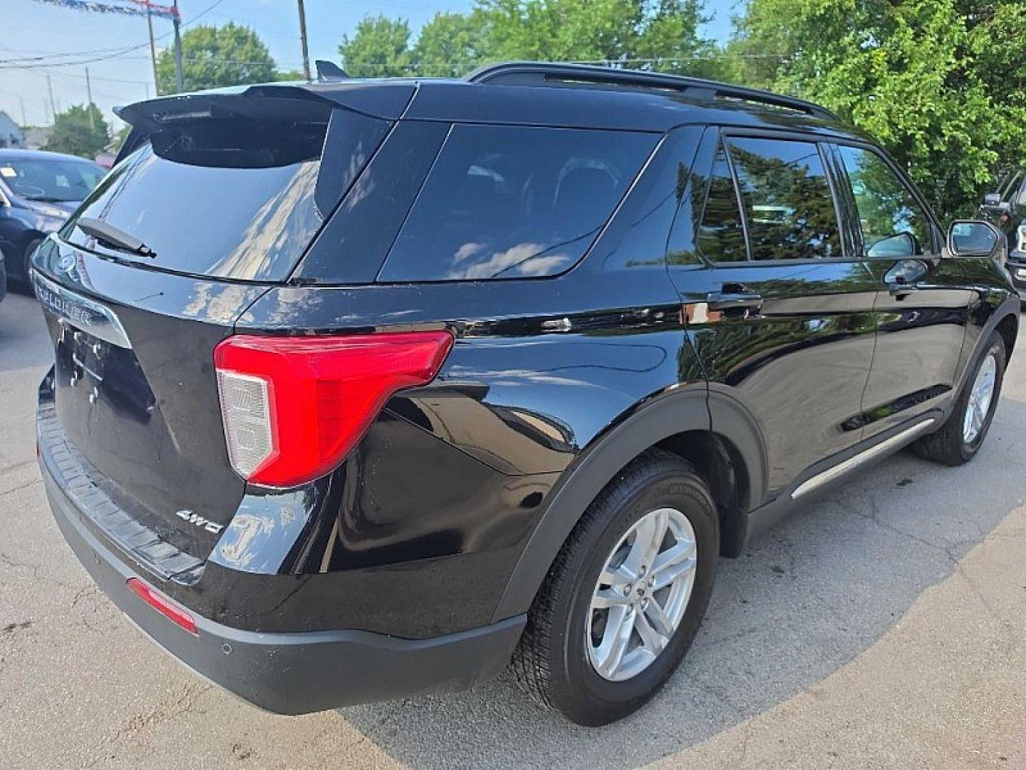 2022 BLACK /BLACK Ford Explorer XLT AWD (1FMSK8DH2NG) with an 2.3L L4 DOHC 16V engine, 10A transmission, located at 3304 Woodville Road, Northwood, OH, 43619, (419) 210-8019, 41.612694, -83.480743 - Your #1 Destination for Auto Loans and mdash;No Matter Your Credit!At our dealership, we believe everyone deserves the opportunity to drive their dream car and mdash;whether you have good credit, bad credit, or no credit at all. With a wide selection of hundreds of cars, trucks, and SUVs, you'll fin- Photo#4