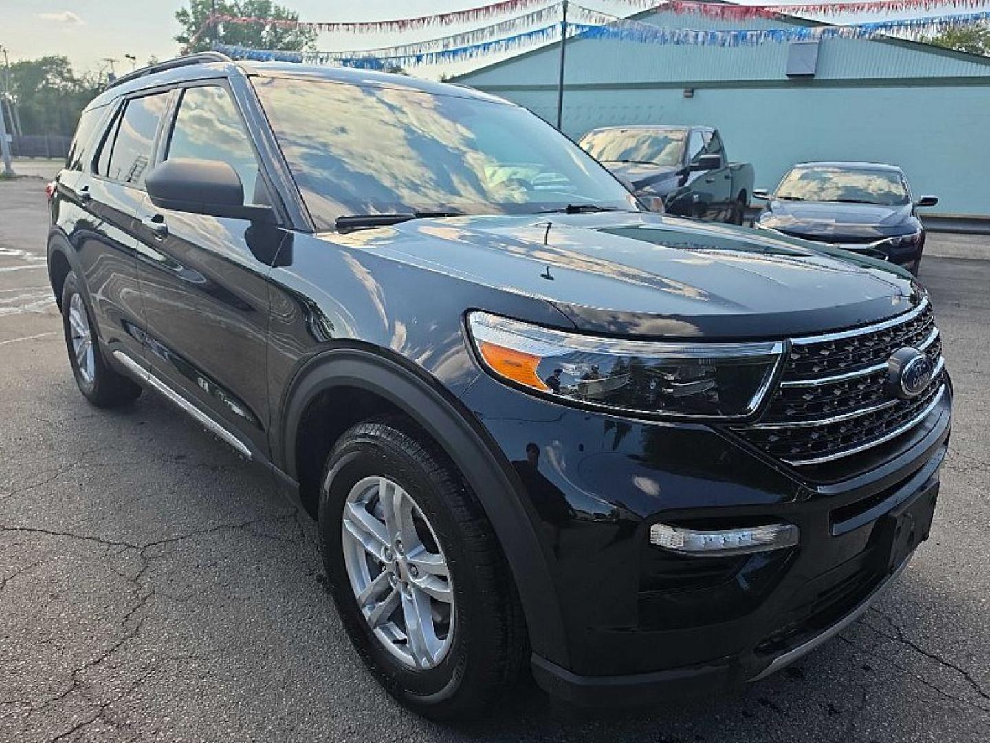 2022 BLACK /BLACK Ford Explorer XLT AWD (1FMSK8DH2NG) with an 2.3L L4 DOHC 16V engine, 10A transmission, located at 3304 Woodville Road, Northwood, OH, 43619, (419) 210-8019, 41.612694, -83.480743 - Your #1 Destination for Auto Loans and mdash;No Matter Your Credit!At our dealership, we believe everyone deserves the opportunity to drive their dream car and mdash;whether you have good credit, bad credit, or no credit at all. With a wide selection of hundreds of cars, trucks, and SUVs, you'll fin- Photo#6