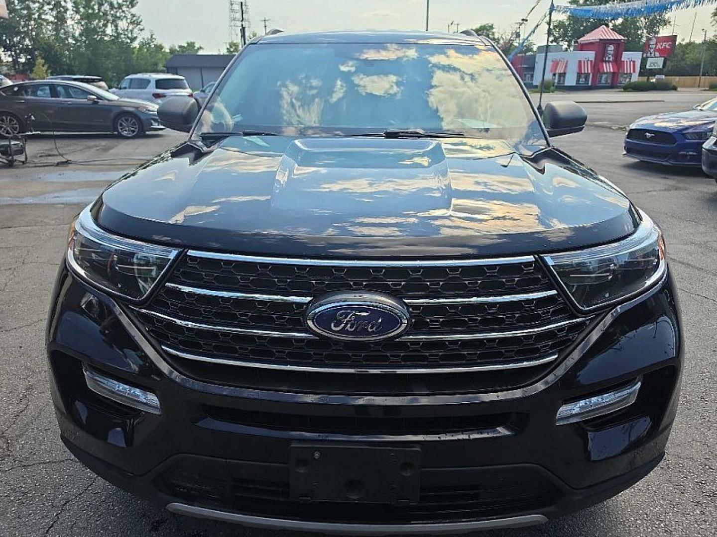 2022 BLACK /BLACK Ford Explorer XLT AWD (1FMSK8DH2NG) with an 2.3L L4 DOHC 16V engine, 10A transmission, located at 3304 Woodville Road, Northwood, OH, 43619, (419) 210-8019, 41.612694, -83.480743 - Your #1 Destination for Auto Loans and mdash;No Matter Your Credit!At our dealership, we believe everyone deserves the opportunity to drive their dream car and mdash;whether you have good credit, bad credit, or no credit at all. With a wide selection of hundreds of cars, trucks, and SUVs, you'll fin- Photo#7