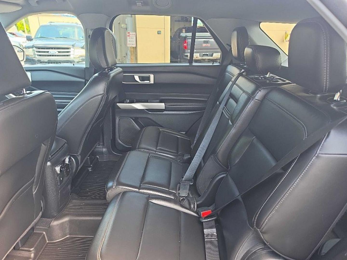 2022 BLACK /BLACK Ford Explorer XLT AWD (1FMSK8DH2NG) with an 2.3L L4 DOHC 16V engine, 10A transmission, located at 3304 Woodville Road, Northwood, OH, 43619, (419) 210-8019, 41.612694, -83.480743 - Your #1 Destination for Auto Loans and mdash;No Matter Your Credit!At our dealership, we believe everyone deserves the opportunity to drive their dream car and mdash;whether you have good credit, bad credit, or no credit at all. With a wide selection of hundreds of cars, trucks, and SUVs, you'll fin- Photo#11