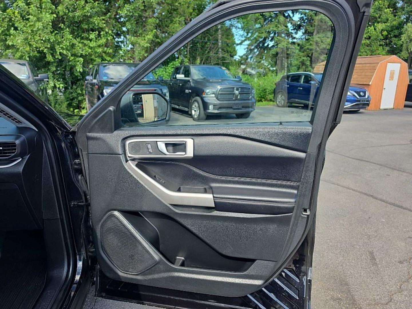 2022 BLACK /BLACK Ford Explorer XLT AWD (1FMSK8DH2NG) with an 2.3L L4 DOHC 16V engine, 10A transmission, located at 3304 Woodville Road, Northwood, OH, 43619, (419) 210-8019, 41.612694, -83.480743 - Your #1 Destination for Auto Loans and mdash;No Matter Your Credit!At our dealership, we believe everyone deserves the opportunity to drive their dream car and mdash;whether you have good credit, bad credit, or no credit at all. With a wide selection of hundreds of cars, trucks, and SUVs, you'll fin- Photo#17