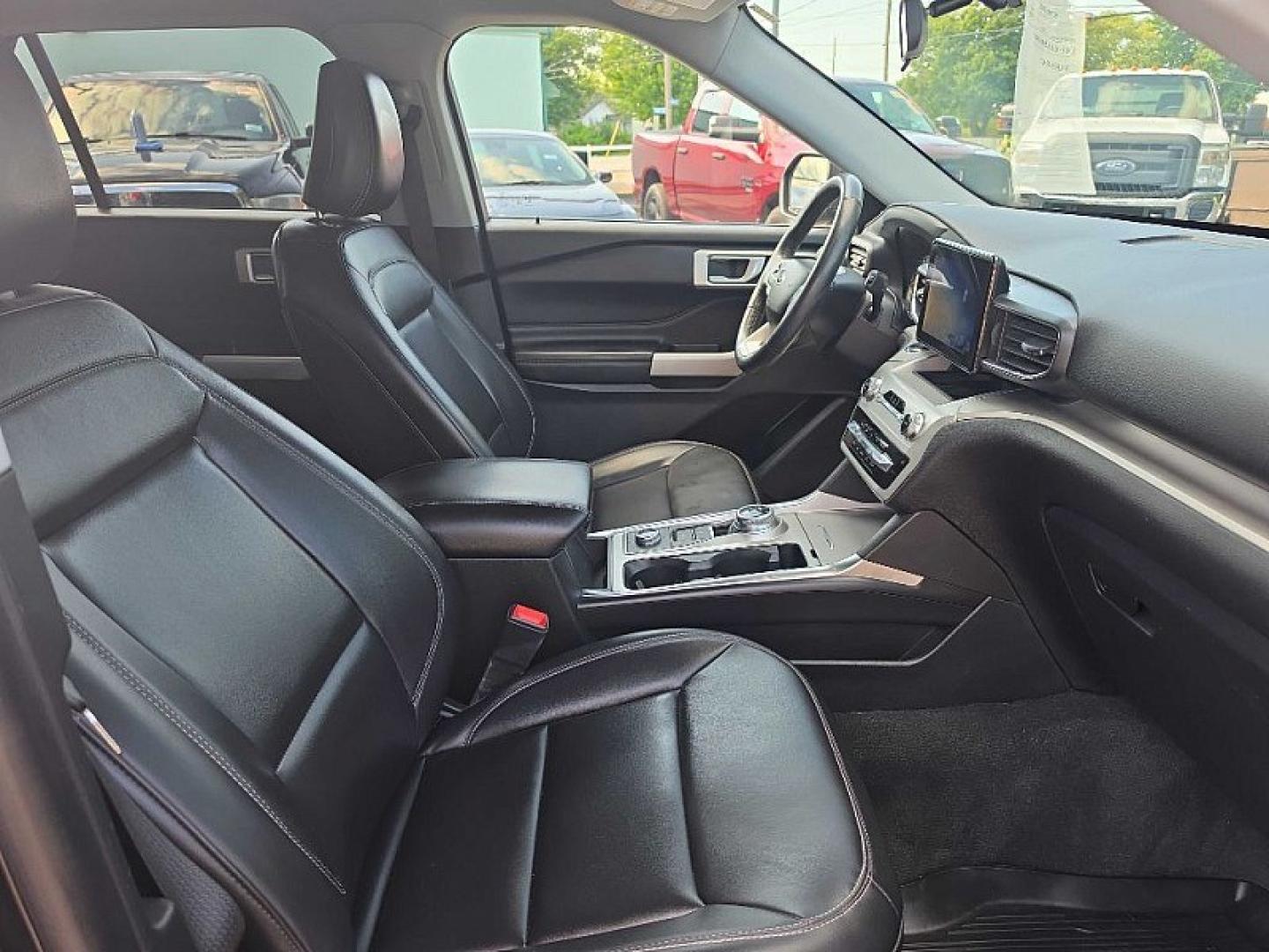 2022 BLACK /BLACK Ford Explorer XLT AWD (1FMSK8DH2NG) with an 2.3L L4 DOHC 16V engine, 10A transmission, located at 3304 Woodville Road, Northwood, OH, 43619, (419) 210-8019, 41.612694, -83.480743 - Your #1 Destination for Auto Loans and mdash;No Matter Your Credit!At our dealership, we believe everyone deserves the opportunity to drive their dream car and mdash;whether you have good credit, bad credit, or no credit at all. With a wide selection of hundreds of cars, trucks, and SUVs, you'll fin- Photo#18