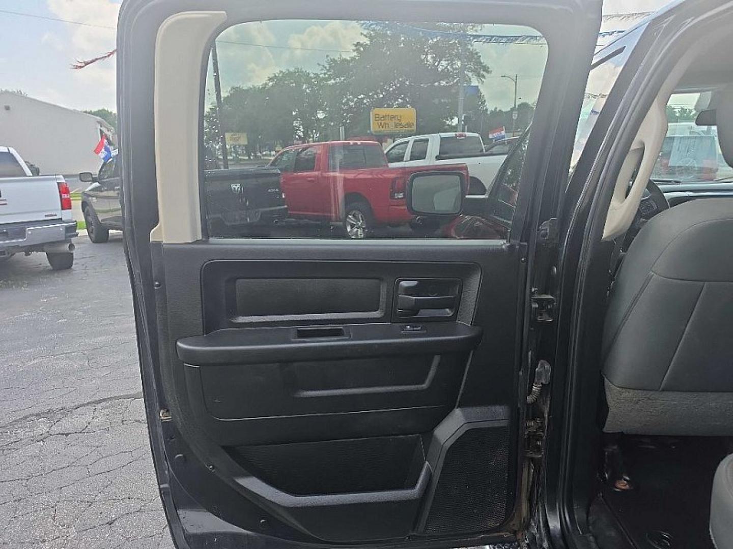 2019 BLACK /BLACK RAM 1500 Tradesman Crew Cab SWB 4WD (1C6RR7KG0KS) with an 3.6L V6 DOHC 24V FFV engine, 8A transmission, located at 3304 Woodville Road, Northwood, OH, 43619, (419) 210-8019, 41.612694, -83.480743 - Your #1 Destination for Auto Loans and mdash;No Matter Your Credit!At our dealership, we believe everyone deserves the opportunity to drive their dream car and mdash;whether you have good credit, bad credit, or no credit at all. With a wide selection of hundreds of cars, trucks, and SUVs, you'll fin- Photo#11