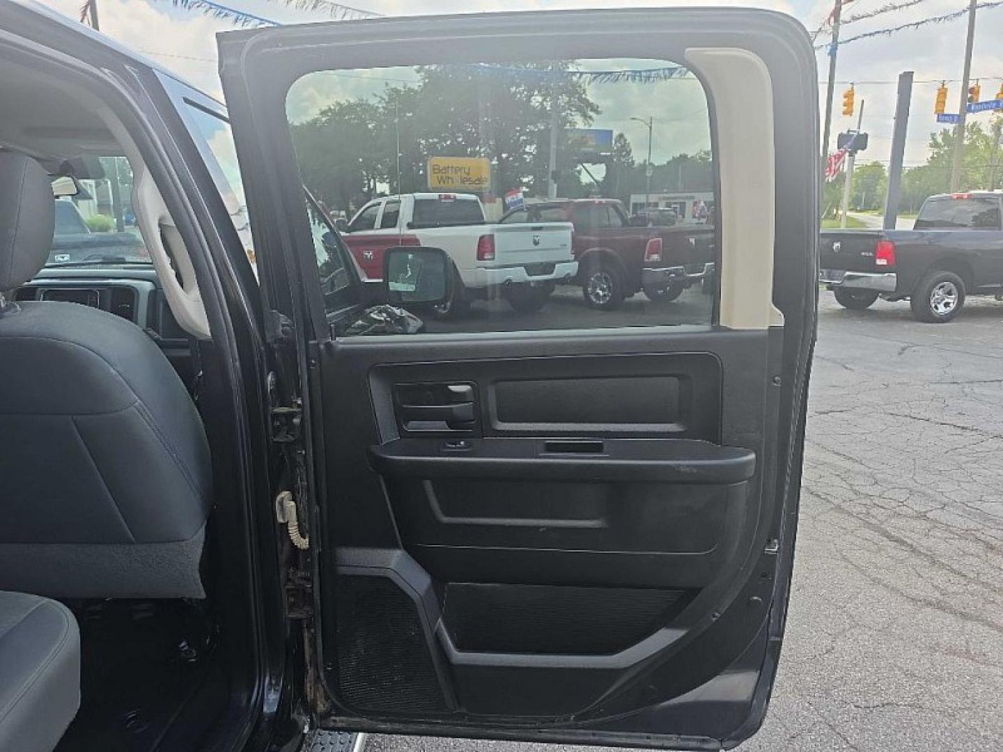 2019 BLACK /BLACK RAM 1500 Tradesman Crew Cab SWB 4WD (1C6RR7KG0KS) with an 3.6L V6 DOHC 24V FFV engine, 8A transmission, located at 3304 Woodville Road, Northwood, OH, 43619, (419) 210-8019, 41.612694, -83.480743 - Your #1 Destination for Auto Loans and mdash;No Matter Your Credit!At our dealership, we believe everyone deserves the opportunity to drive their dream car and mdash;whether you have good credit, bad credit, or no credit at all. With a wide selection of hundreds of cars, trucks, and SUVs, you'll fin- Photo#13