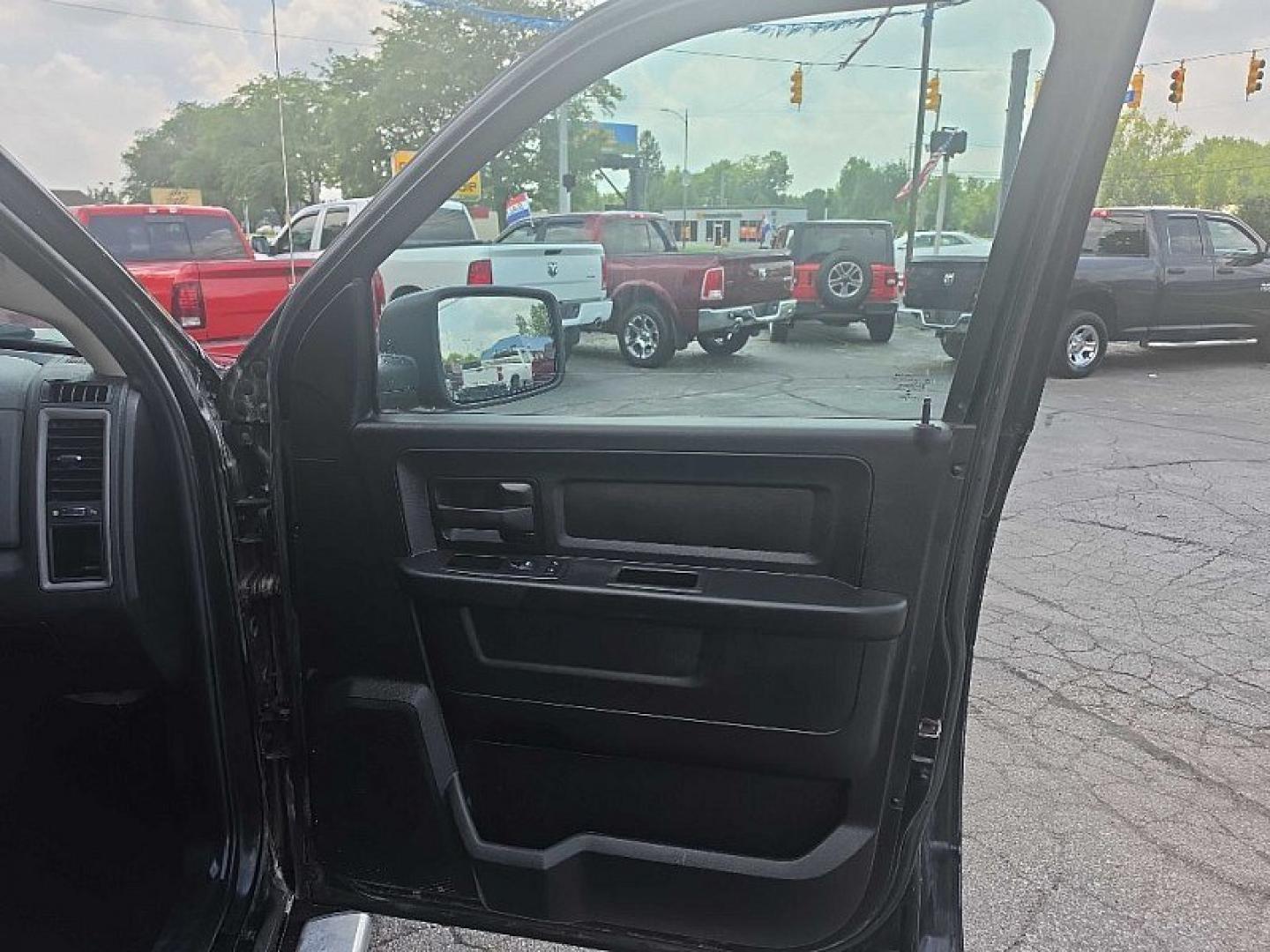 2019 BLACK /BLACK RAM 1500 Tradesman Crew Cab SWB 4WD (1C6RR7KG0KS) with an 3.6L V6 DOHC 24V FFV engine, 8A transmission, located at 3304 Woodville Road, Northwood, OH, 43619, (419) 210-8019, 41.612694, -83.480743 - Your #1 Destination for Auto Loans and mdash;No Matter Your Credit!At our dealership, we believe everyone deserves the opportunity to drive their dream car and mdash;whether you have good credit, bad credit, or no credit at all. With a wide selection of hundreds of cars, trucks, and SUVs, you'll fin- Photo#15