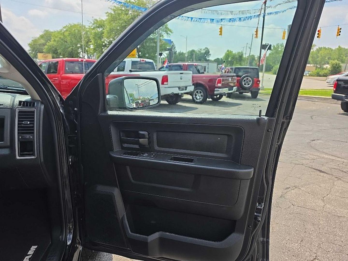 2017 BLACK /BLACK RAM 1500 Tradesman Quad Cab 4WD (1C6RR7FG8HS) with an 3.6L V6 DOHC 24V FFV engine, 8A transmission, located at 3304 Woodville Road, Northwood, OH, 43619, (419) 210-8019, 41.612694, -83.480743 - Your #1 Destination for Auto Loans and mdash;No Matter Your Credit!At our dealership, we believe everyone deserves the opportunity to drive their dream car and mdash;whether you have good credit, bad credit, or no credit at all. With a wide selection of hundreds of cars, trucks, and SUVs, you'll fin- Photo#15