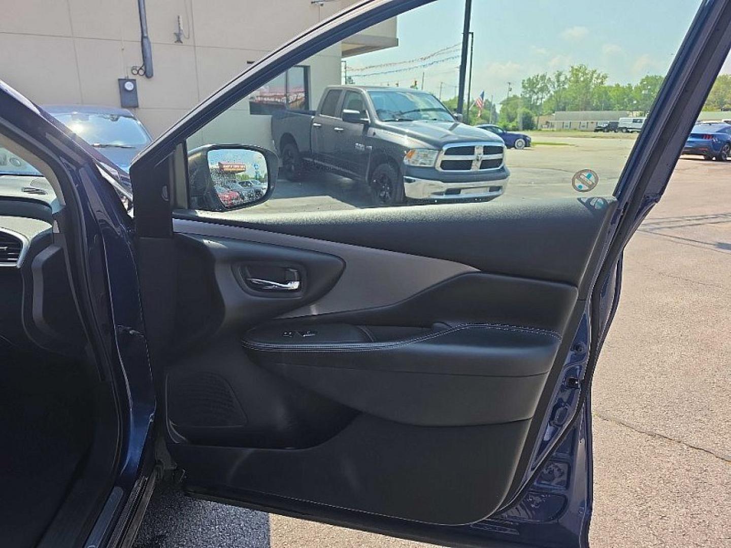 2021 BLUE /BLACK Nissan Murano SL AWD (5N1AZ2CS2MC) with an 3.5L V6 DOHC 24V engine, CVT transmission, located at 3304 Woodville Road, Northwood, OH, 43619, (419) 210-8019, 41.612694, -83.480743- Photo#15
