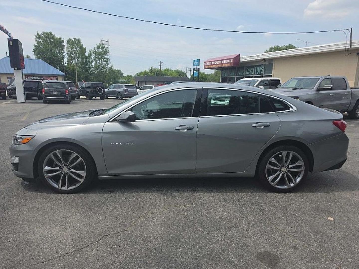 2024 SILVER /BLACK Chevrolet Malibu 2LT (1G1ZE5ST9RF) with an 1.5L L4 DOHC 16V engine, 6A transmission, located at 3304 Woodville Road, Northwood, OH, 43619, (419) 210-8019, 41.612694, -83.480743- Photo#1