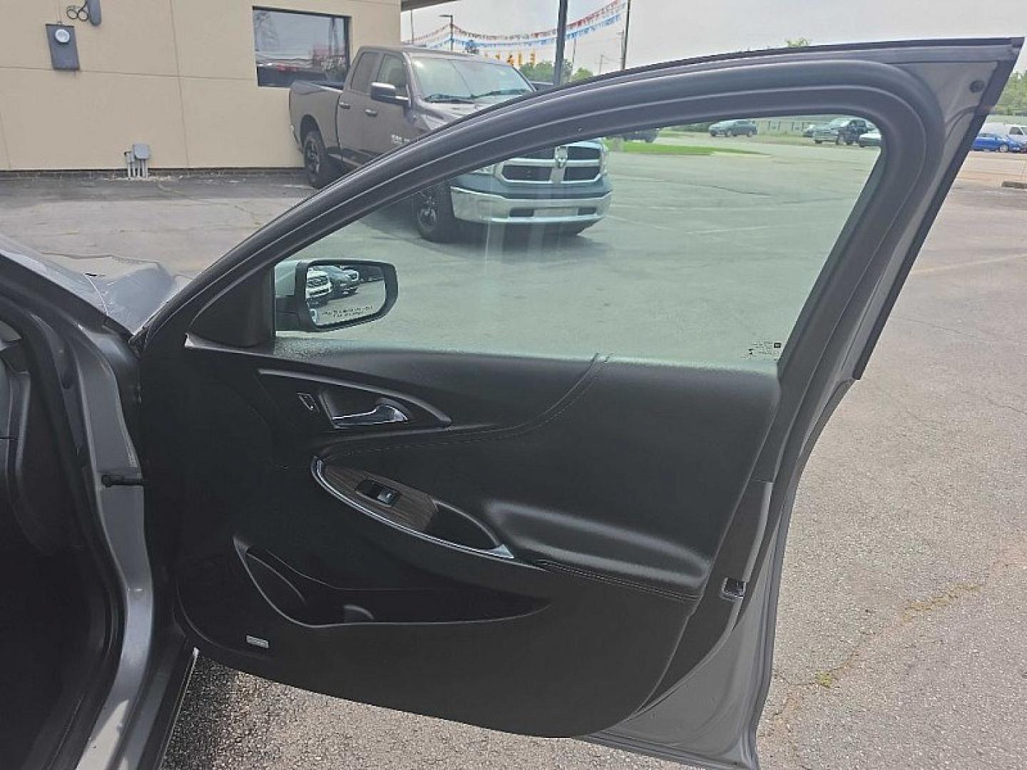 2024 SILVER /BLACK Chevrolet Malibu 2LT (1G1ZE5ST9RF) with an 1.5L L4 DOHC 16V engine, 6A transmission, located at 3304 Woodville Road, Northwood, OH, 43619, (419) 210-8019, 41.612694, -83.480743- Photo#15