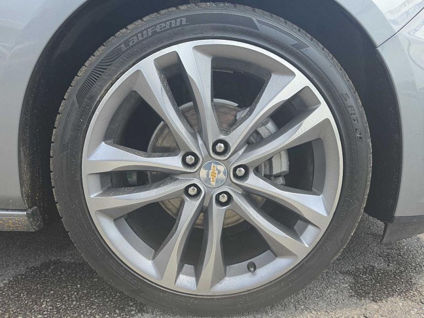 2024 SILVER /BLACK Chevrolet Malibu 2LT (1G1ZE5ST9RF) with an 1.5L L4 DOHC 16V engine, 6A transmission, located at 3304 Woodville Road, Northwood, OH, 43619, (419) 210-8019, 41.612694, -83.480743- Photo#18