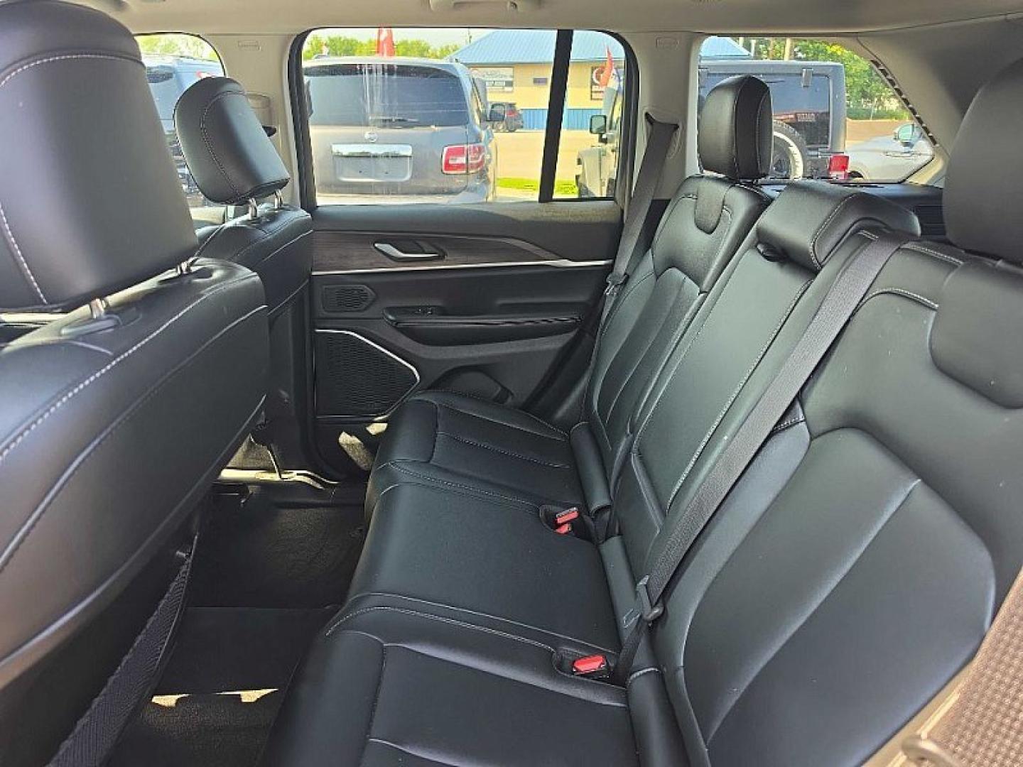 2023 RED /BLACK Jeep Grand Cherokee 4xe Limited (1C4RJYB6XPC) with an 2.0L L4 DOHC 16V HYBRID engine, 8A transmission, located at 3304 Woodville Road, Northwood, OH, 43619, (419) 210-8019, 41.612694, -83.480743 - Your #1 Destination for Auto Loans and mdash;No Matter Your Credit!At our dealership, we believe everyone deserves the opportunity to drive their dream car and mdash;whether you have good credit, bad credit, or no credit at all. With a wide selection of hundreds of cars, trucks, and SUVs, you'll fin- Photo#11