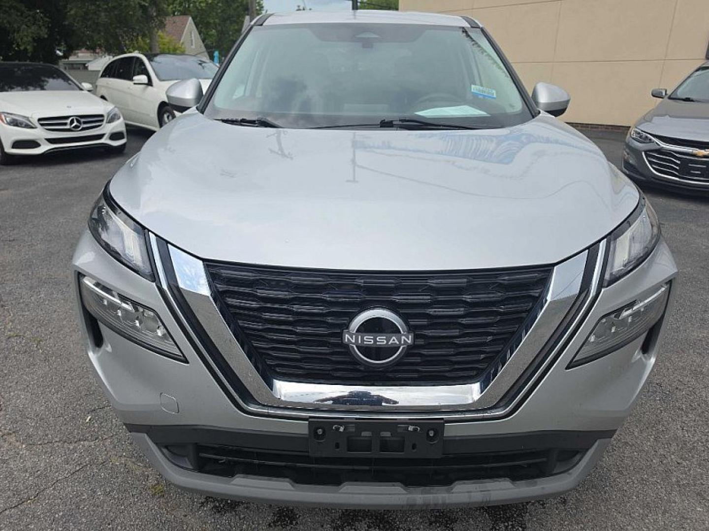 2023 SILVER /BLACK / BEIGE Nissan Rogue SV AWD (5N1BT3BB5PC) with an 2.5L L4 DOHC 16V engine, CVT transmission, located at 3304 Woodville Road, Northwood, OH, 43619, (419) 210-8019, 41.612694, -83.480743 - Your #1 Destination for Auto Loans and mdash;No Matter Your Credit!At our dealership, we believe everyone deserves the opportunity to drive their dream car and mdash;whether you have good credit, bad credit, or no credit at all. With a wide selection of hundreds of cars, trucks, and SUVs, you'll fin- Photo#7