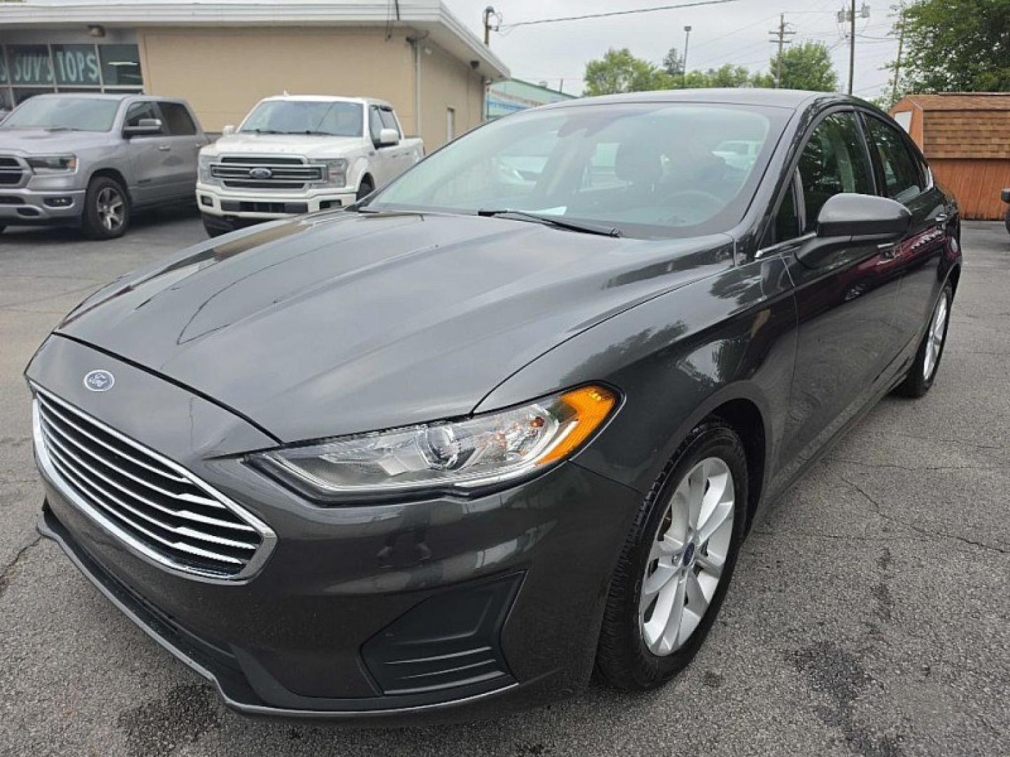 2019 GRAY /BLACK Ford Fusion SE (3FA6P0HD0KR) with an 1.5L L4 DOHC 16V engine, 6A transmission, located at 3304 Woodville Road, Northwood, OH, 43619, (419) 210-8019, 41.612694, -83.480743- Photo#0