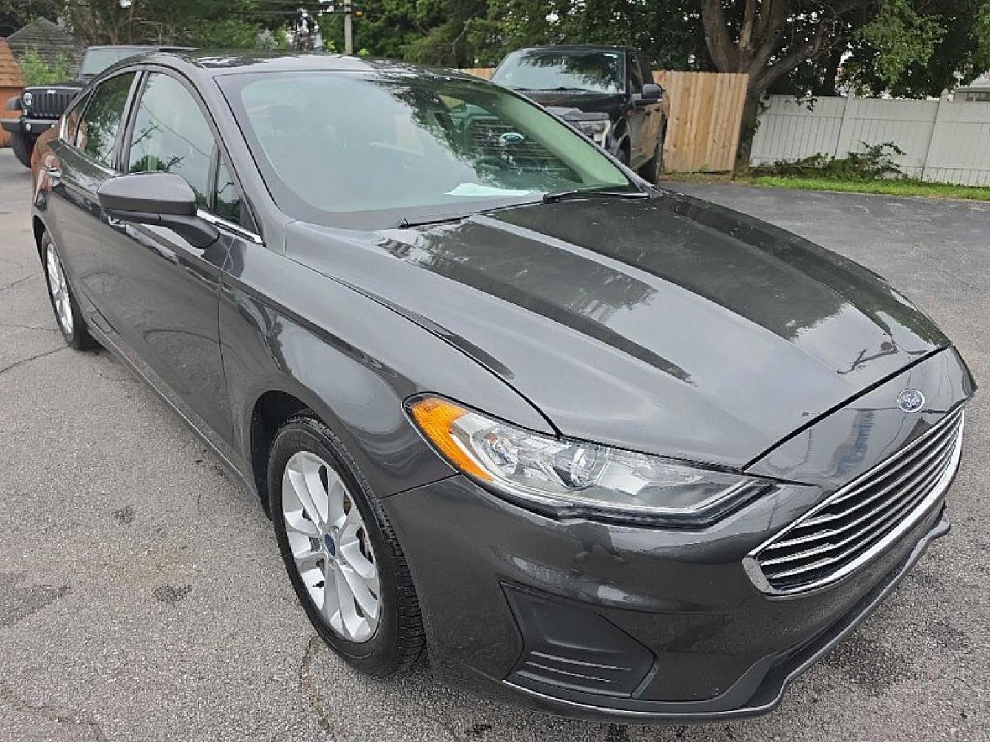 2019 GRAY /BLACK Ford Fusion SE (3FA6P0HD0KR) with an 1.5L L4 DOHC 16V engine, 6A transmission, located at 3304 Woodville Road, Northwood, OH, 43619, (419) 210-8019, 41.612694, -83.480743- Photo#6