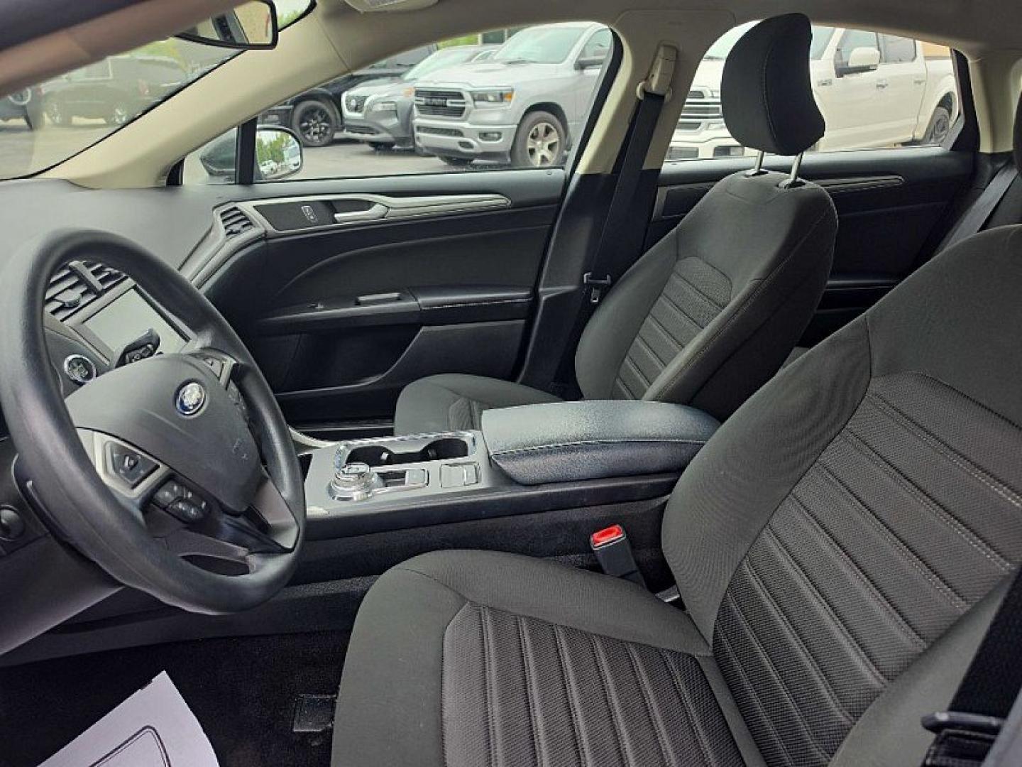 2019 GRAY /BLACK Ford Fusion SE (3FA6P0HD0KR) with an 1.5L L4 DOHC 16V engine, 6A transmission, located at 3304 Woodville Road, Northwood, OH, 43619, (419) 210-8019, 41.612694, -83.480743- Photo#9
