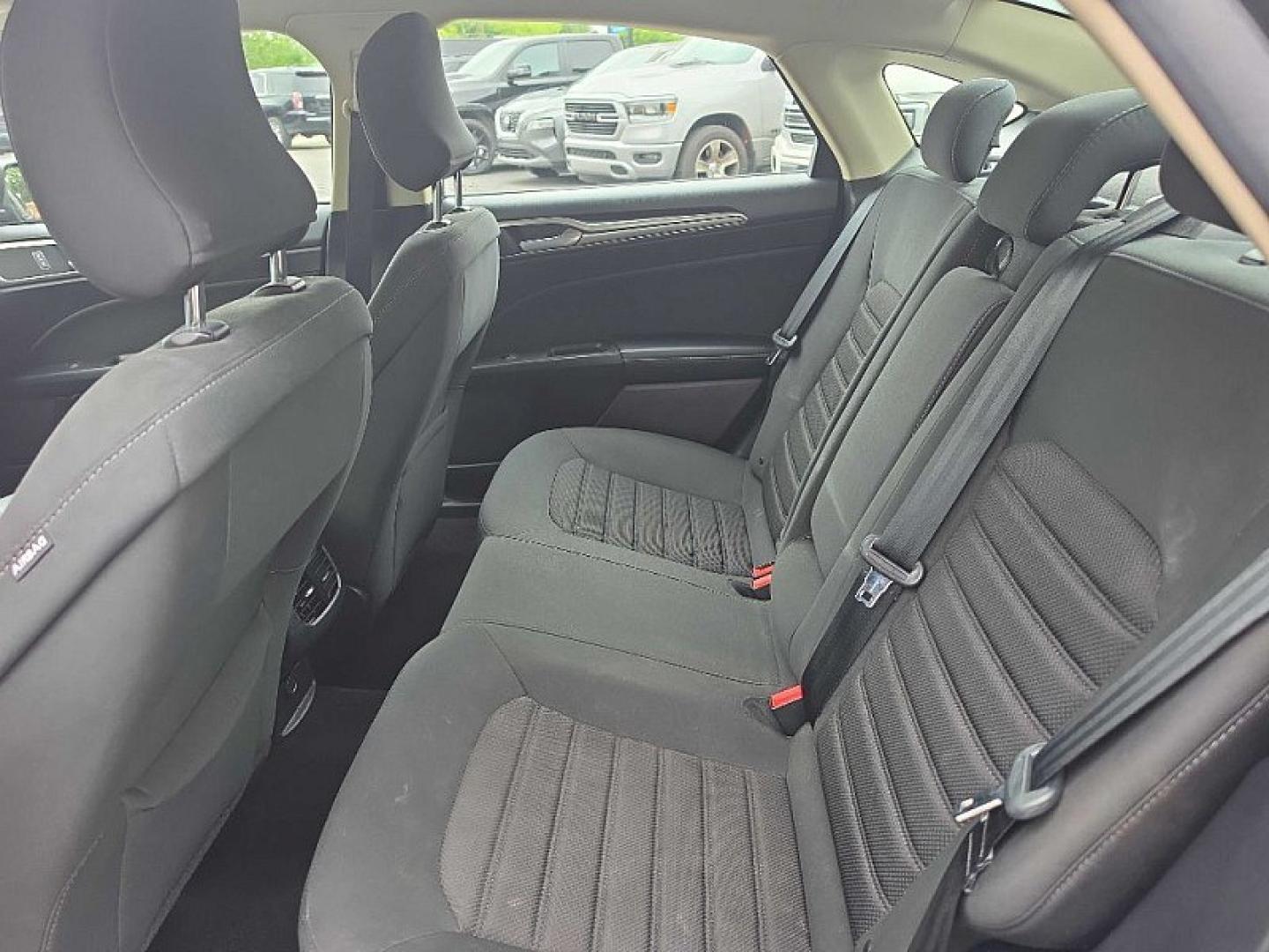 2019 GRAY /BLACK Ford Fusion SE (3FA6P0HD0KR) with an 1.5L L4 DOHC 16V engine, 6A transmission, located at 3304 Woodville Road, Northwood, OH, 43619, (419) 210-8019, 41.612694, -83.480743- Photo#11
