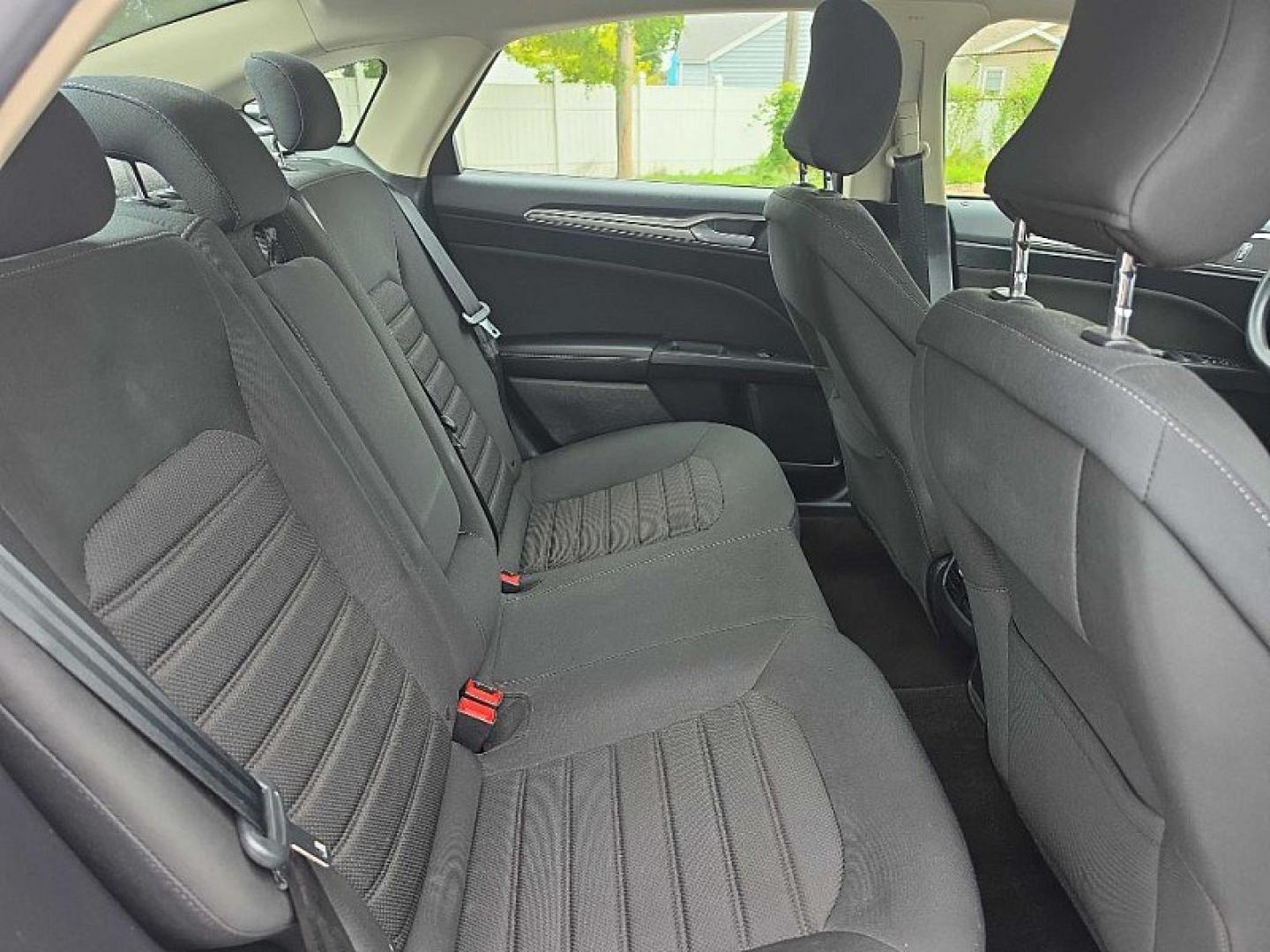 2019 GRAY /BLACK Ford Fusion SE (3FA6P0HD0KR) with an 1.5L L4 DOHC 16V engine, 6A transmission, located at 3304 Woodville Road, Northwood, OH, 43619, (419) 210-8019, 41.612694, -83.480743- Photo#14