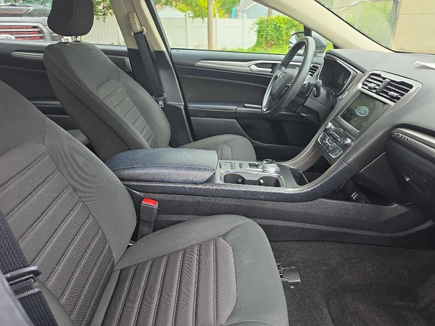 2019 GRAY /BLACK Ford Fusion SE (3FA6P0HD0KR) with an 1.5L L4 DOHC 16V engine, 6A transmission, located at 3304 Woodville Road, Northwood, OH, 43619, (419) 210-8019, 41.612694, -83.480743- Photo#16