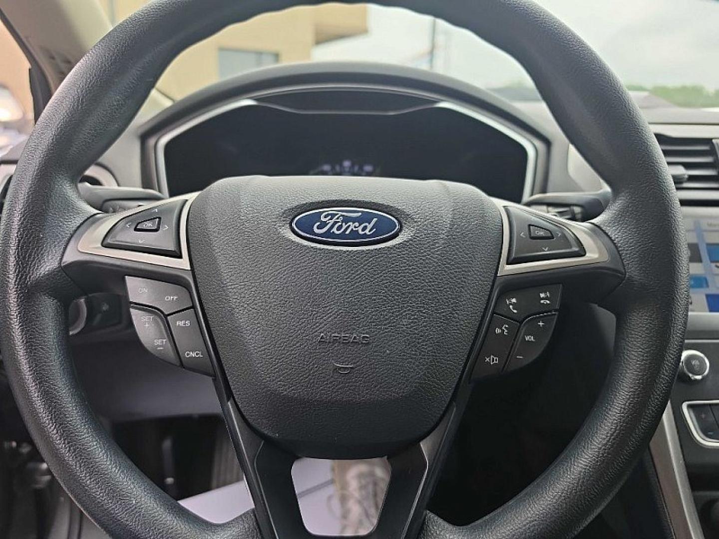 2019 GRAY /BLACK Ford Fusion SE (3FA6P0HD0KR) with an 1.5L L4 DOHC 16V engine, 6A transmission, located at 3304 Woodville Road, Northwood, OH, 43619, (419) 210-8019, 41.612694, -83.480743- Photo#19