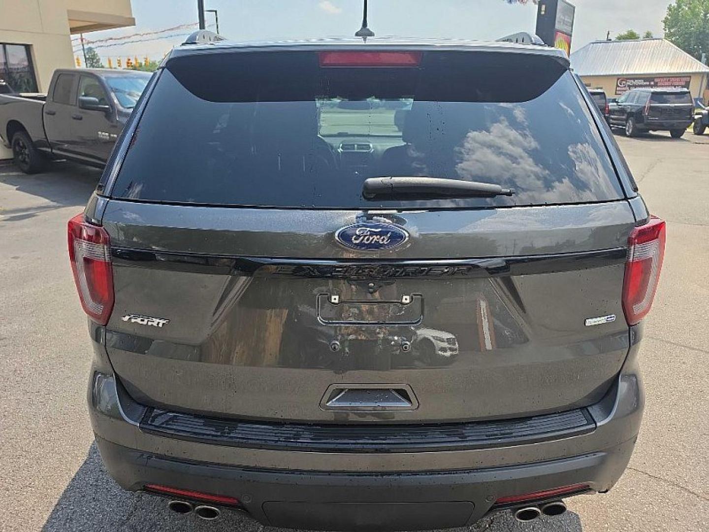 2018 GRAY /BLACK Ford Explorer Sport 4WD (1FM5K8GT5JG) with an 3.5L V6 DOHC 24V engine, 6A transmission, located at 3304 Woodville Road, Northwood, OH, 43619, (419) 210-8019, 41.612694, -83.480743 - Your #1 Destination for Auto Loans and mdash;No Matter Your Credit!At our dealership, we believe everyone deserves the opportunity to drive their dream car and mdash;whether you have good credit, bad credit, or no credit at all. With a wide selection of hundreds of cars, trucks, and SUVs, you'll fin- Photo#3