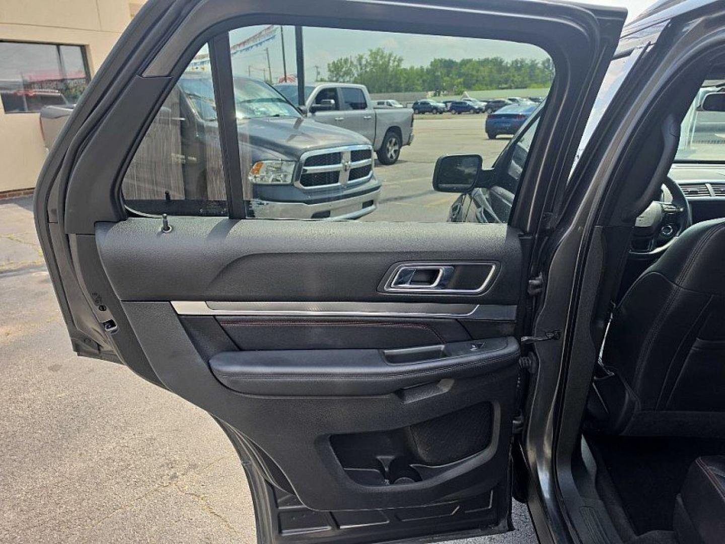 2018 GRAY /BLACK Ford Explorer Sport 4WD (1FM5K8GT5JG) with an 3.5L V6 DOHC 24V engine, 6A transmission, located at 3304 Woodville Road, Northwood, OH, 43619, (419) 210-8019, 41.612694, -83.480743 - Your #1 Destination for Auto Loans and mdash;No Matter Your Credit!At our dealership, we believe everyone deserves the opportunity to drive their dream car and mdash;whether you have good credit, bad credit, or no credit at all. With a wide selection of hundreds of cars, trucks, and SUVs, you'll fin- Photo#10