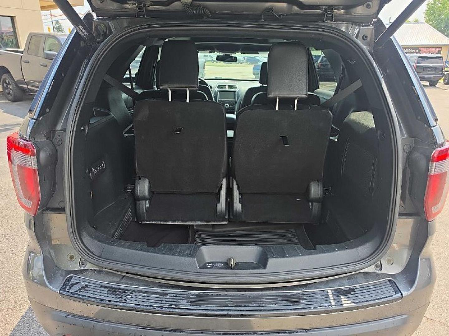 2018 GRAY /BLACK Ford Explorer Sport 4WD (1FM5K8GT5JG) with an 3.5L V6 DOHC 24V engine, 6A transmission, located at 3304 Woodville Road, Northwood, OH, 43619, (419) 210-8019, 41.612694, -83.480743 - Your #1 Destination for Auto Loans and mdash;No Matter Your Credit!At our dealership, we believe everyone deserves the opportunity to drive their dream car and mdash;whether you have good credit, bad credit, or no credit at all. With a wide selection of hundreds of cars, trucks, and SUVs, you'll fin- Photo#13