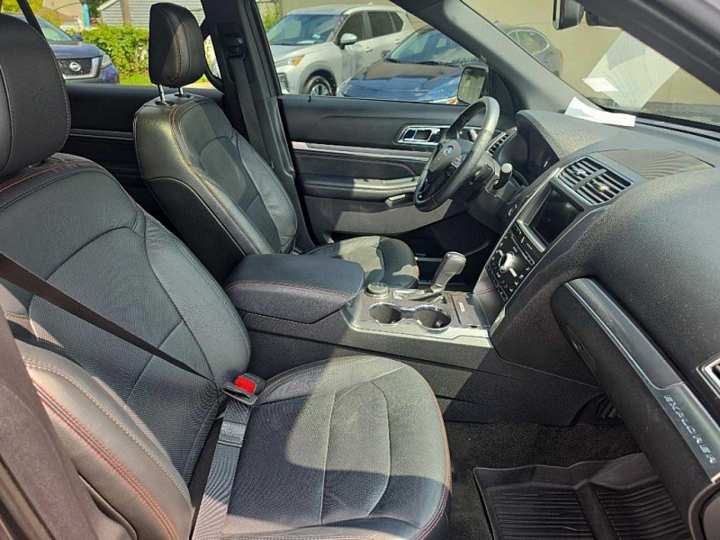 2018 GRAY /BLACK Ford Explorer Sport 4WD (1FM5K8GT5JG) with an 3.5L V6 DOHC 24V engine, 6A transmission, located at 3304 Woodville Road, Northwood, OH, 43619, (419) 210-8019, 41.612694, -83.480743 - Your #1 Destination for Auto Loans and mdash;No Matter Your Credit!At our dealership, we believe everyone deserves the opportunity to drive their dream car and mdash;whether you have good credit, bad credit, or no credit at all. With a wide selection of hundreds of cars, trucks, and SUVs, you'll fin- Photo#18