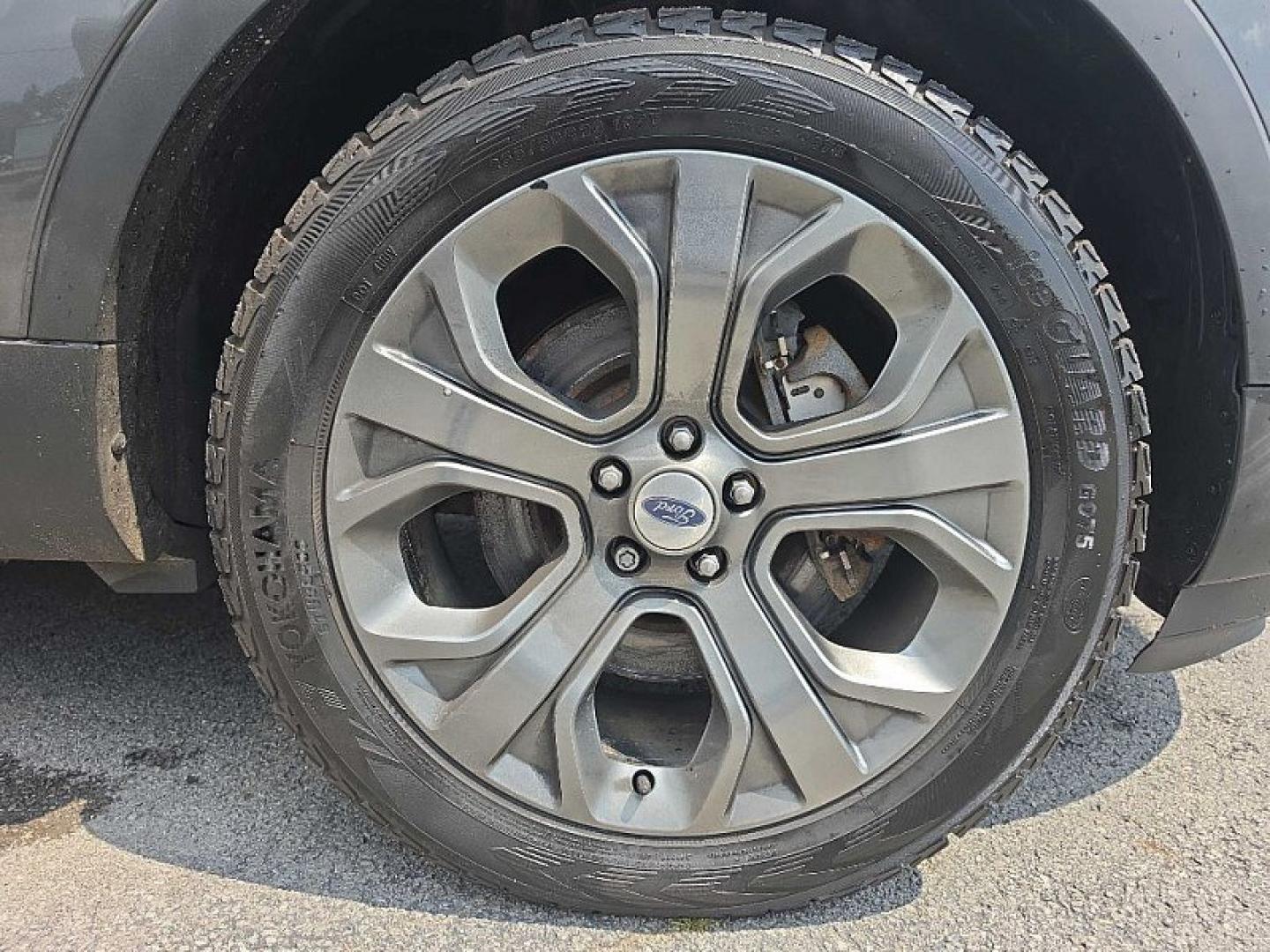 2018 GRAY /BLACK Ford Explorer Sport 4WD (1FM5K8GT5JG) with an 3.5L V6 DOHC 24V engine, 6A transmission, located at 3304 Woodville Road, Northwood, OH, 43619, (419) 210-8019, 41.612694, -83.480743 - Your #1 Destination for Auto Loans and mdash;No Matter Your Credit!At our dealership, we believe everyone deserves the opportunity to drive their dream car and mdash;whether you have good credit, bad credit, or no credit at all. With a wide selection of hundreds of cars, trucks, and SUVs, you'll fin- Photo#19