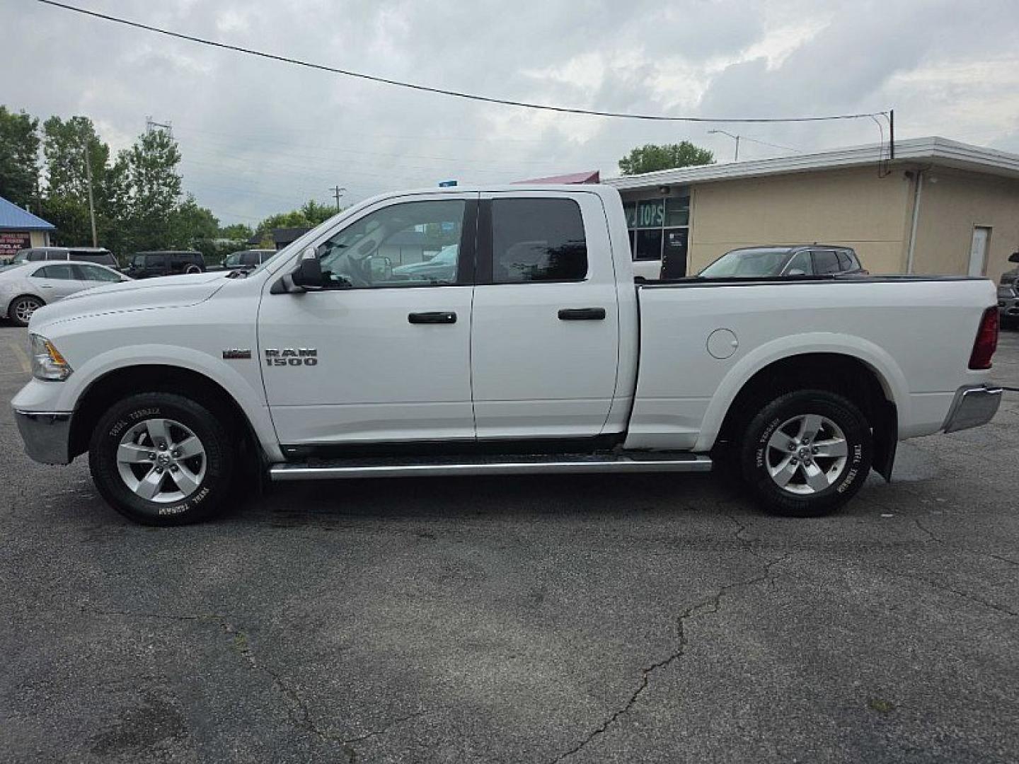 2015 WHITE /GRAY RAM 1500 SLT Quad Cab 4WD (1C6RR7GT7FS) with an 5.7L V8 OHV 16V engine, 6-Speed Automatic transmission, located at 3304 Woodville Road, Northwood, OH, 43619, (419) 210-8019, 41.612694, -83.480743 - Your #1 Destination for Auto Loans and mdash;No Matter Your Credit!At our dealership, we believe everyone deserves the opportunity to drive their dream car and mdash;whether you have good credit, bad credit, or no credit at all. With a wide selection of hundreds of cars, trucks, and SUVs, you'll fin- Photo#1