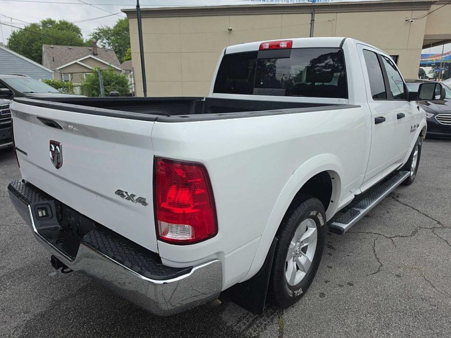 2015 WHITE /GRAY RAM 1500 SLT Quad Cab 4WD (1C6RR7GT7FS) with an 5.7L V8 OHV 16V engine, 6-Speed Automatic transmission, located at 3304 Woodville Road, Northwood, OH, 43619, (419) 210-8019, 41.612694, -83.480743 - Your #1 Destination for Auto Loans and mdash;No Matter Your Credit!At our dealership, we believe everyone deserves the opportunity to drive their dream car and mdash;whether you have good credit, bad credit, or no credit at all. With a wide selection of hundreds of cars, trucks, and SUVs, you'll fin- Photo#4
