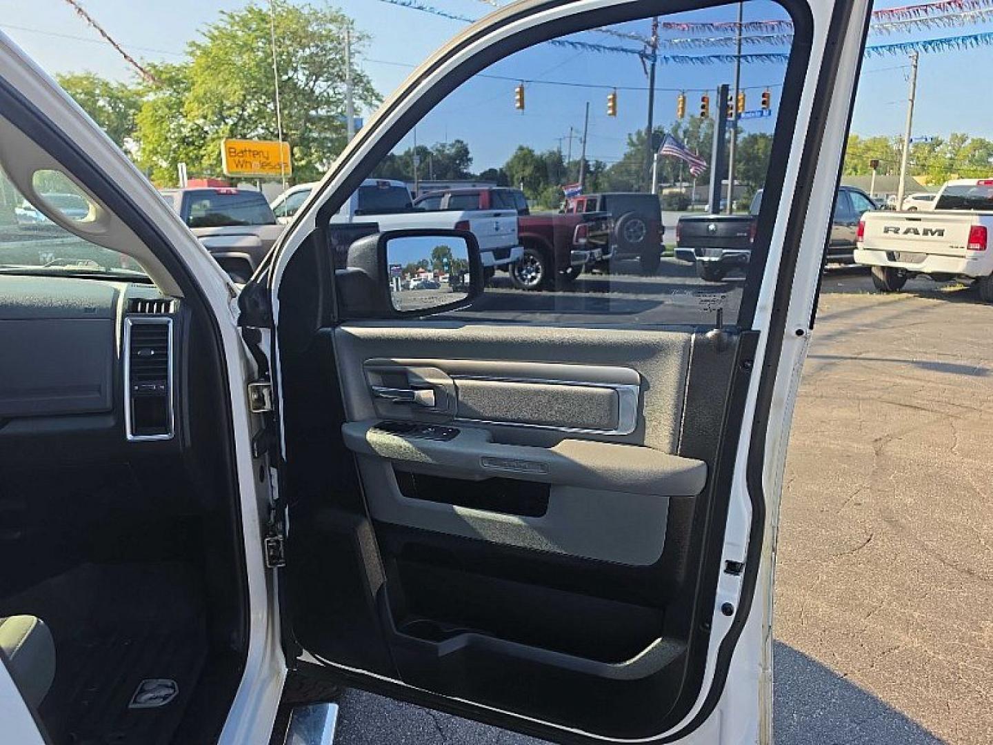 2019 WHITE /GRAY RAM 1500 SLT Crew Cab LWB 4WD (1C6RR7TM0KS) with an 3.0L V6 DOHC 24V DIESEL engine, 8A transmission, located at 3304 Woodville Road, Northwood, OH, 43619, (419) 210-8019, 41.612694, -83.480743 - Your #1 Destination for Auto Loans and mdash;No Matter Your Credit!At our dealership, we believe everyone deserves the opportunity to drive their dream car and mdash;whether you have good credit, bad credit, or no credit at all. With a wide selection of hundreds of cars, trucks, and SUVs, you'll fin- Photo#15