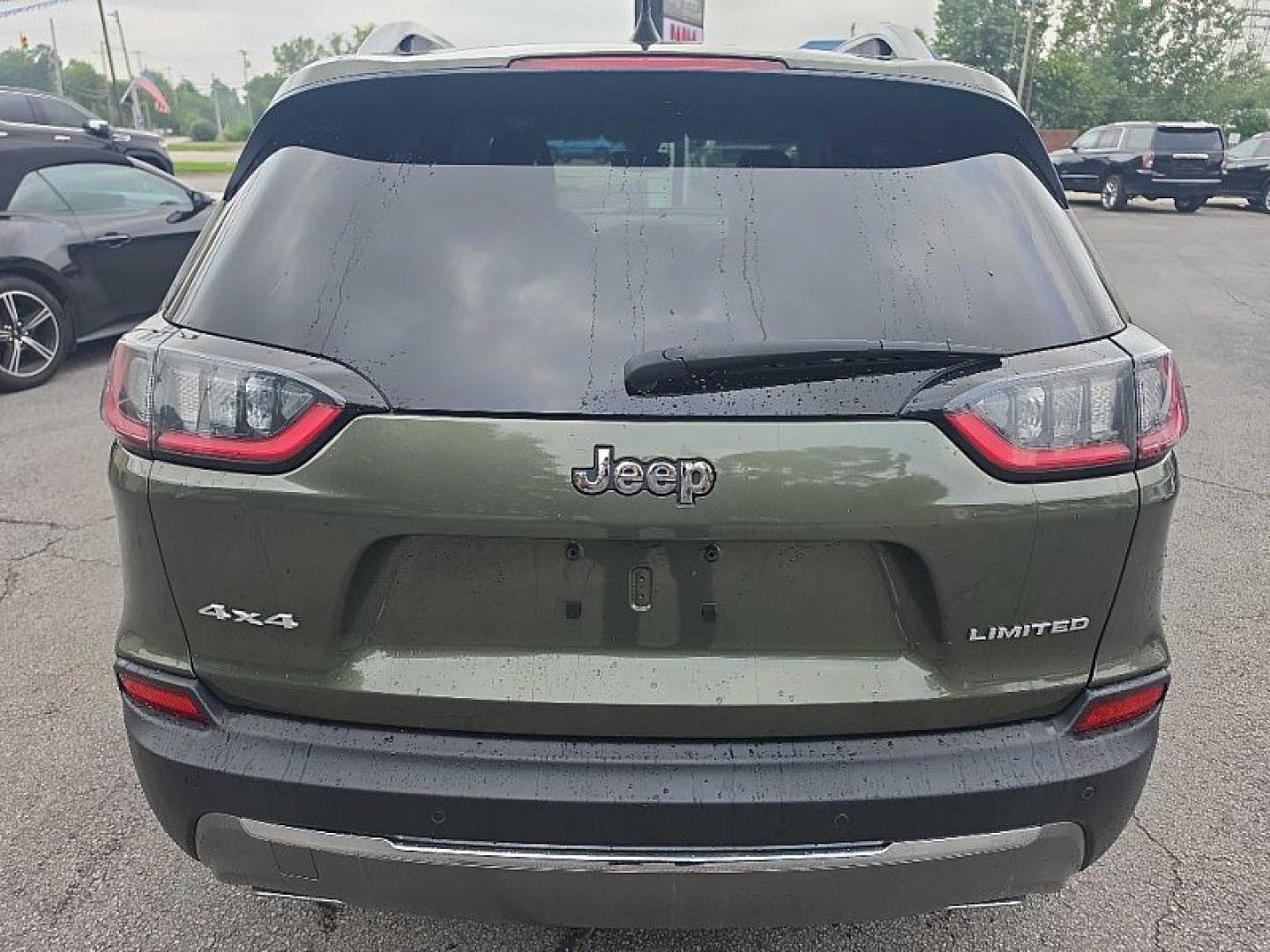 2019 GREEN /BLACK Jeep Cherokee Limited 4WD (1C4PJMDN3KD) with an 2.0L L4 DOHC 16V TURBO engine, 9A transmission, located at 3304 Woodville Road, Northwood, OH, 43619, (419) 210-8019, 41.612694, -83.480743 - Your #1 Destination for Auto Loans and mdash;No Matter Your Credit!At our dealership, we believe everyone deserves the opportunity to drive their dream car and mdash;whether you have good credit, bad credit, or no credit at all. With a wide selection of hundreds of cars, trucks, and SUVs, you'll fin- Photo#3