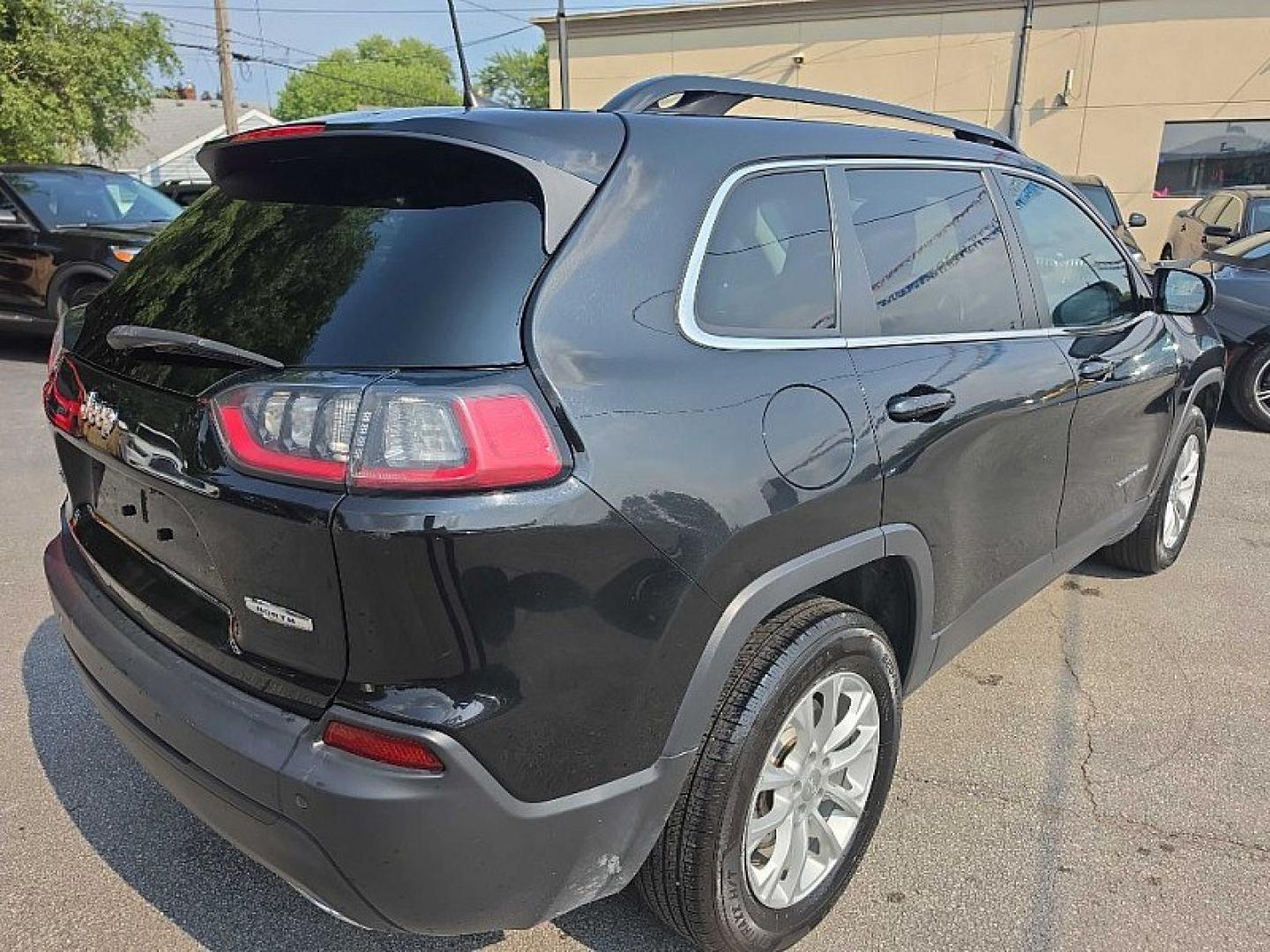 2022 BLACK /BLACK Jeep Cherokee Latitude 4WD (1C4PJMCX0ND) with an 3.2L V6 DOHC 24V engine, 9A transmission, located at 3304 Woodville Road, Northwood, OH, 43619, (419) 210-8019, 41.612694, -83.480743- Photo#4