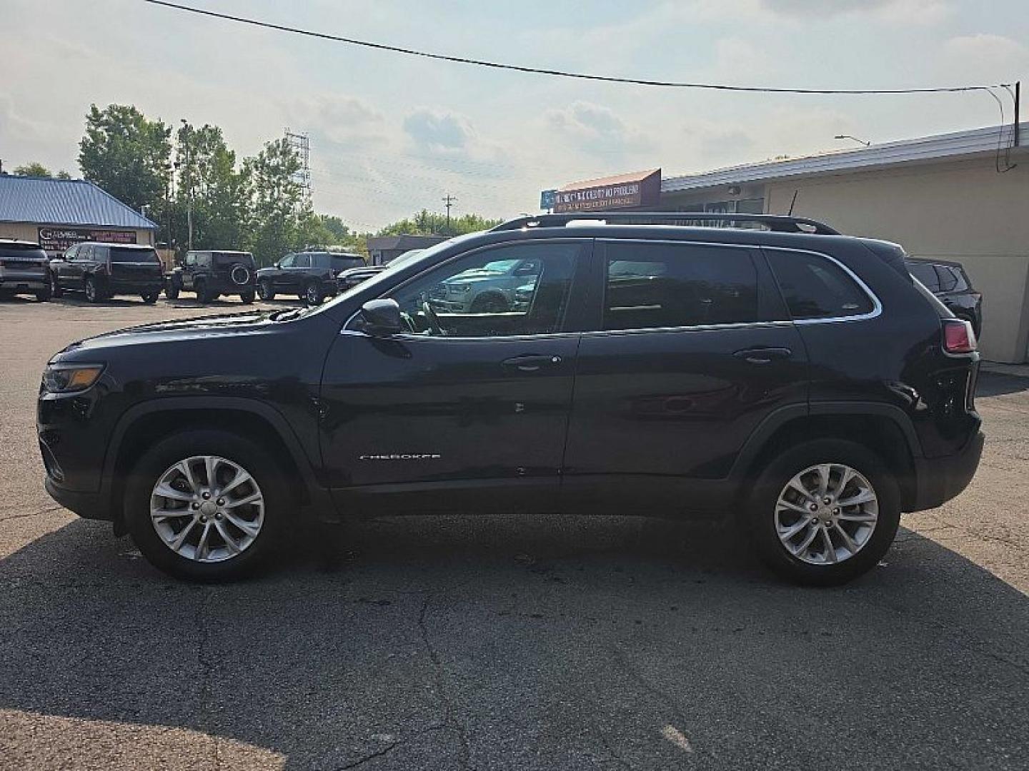 2022 BLACK /BLACK Jeep Cherokee Latitude 4WD (1C4PJMCX0ND) with an 3.2L V6 DOHC 24V engine, 9A transmission, located at 3304 Woodville Road, Northwood, OH, 43619, (419) 210-8019, 41.612694, -83.480743- Photo#1