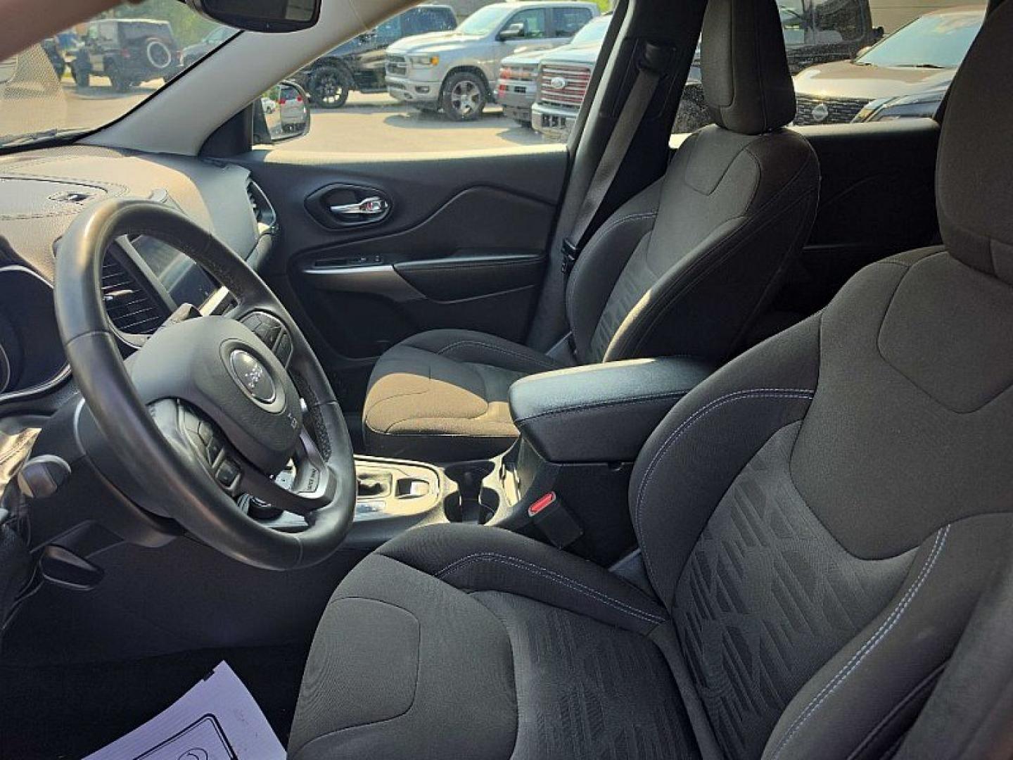 2022 BLACK /BLACK Jeep Cherokee Latitude 4WD (1C4PJMCX0ND) with an 3.2L V6 DOHC 24V engine, 9A transmission, located at 3304 Woodville Road, Northwood, OH, 43619, (419) 210-8019, 41.612694, -83.480743- Photo#9