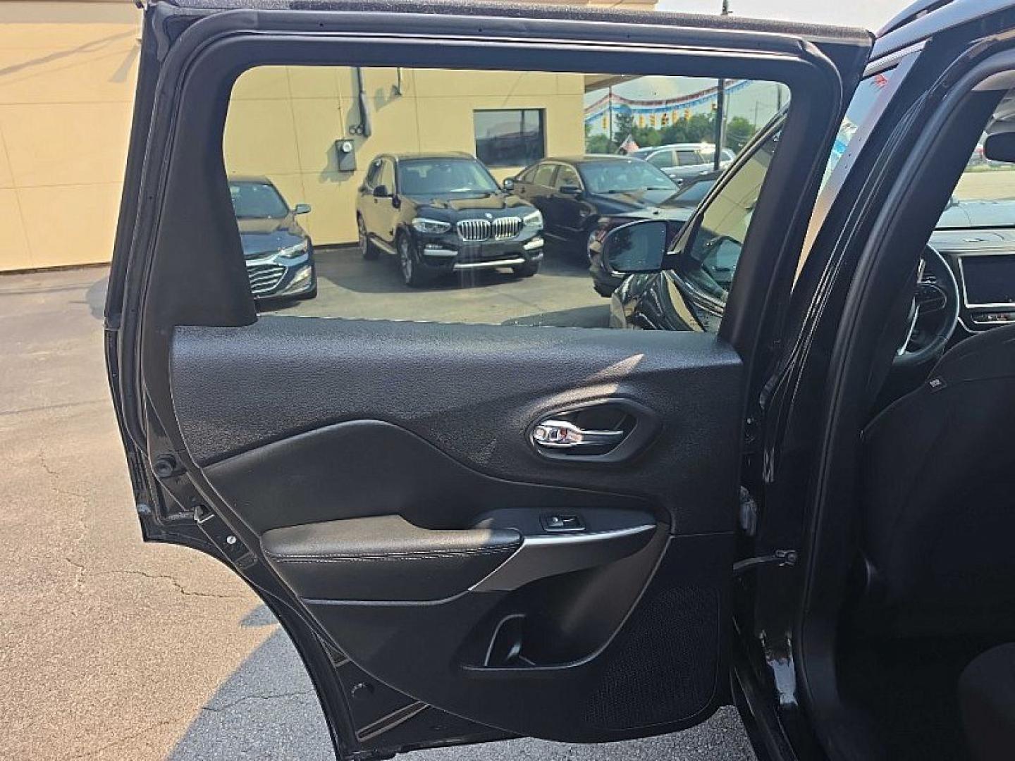 2022 BLACK /BLACK Jeep Cherokee Latitude 4WD (1C4PJMCX0ND) with an 3.2L V6 DOHC 24V engine, 9A transmission, located at 3304 Woodville Road, Northwood, OH, 43619, (419) 210-8019, 41.612694, -83.480743- Photo#10