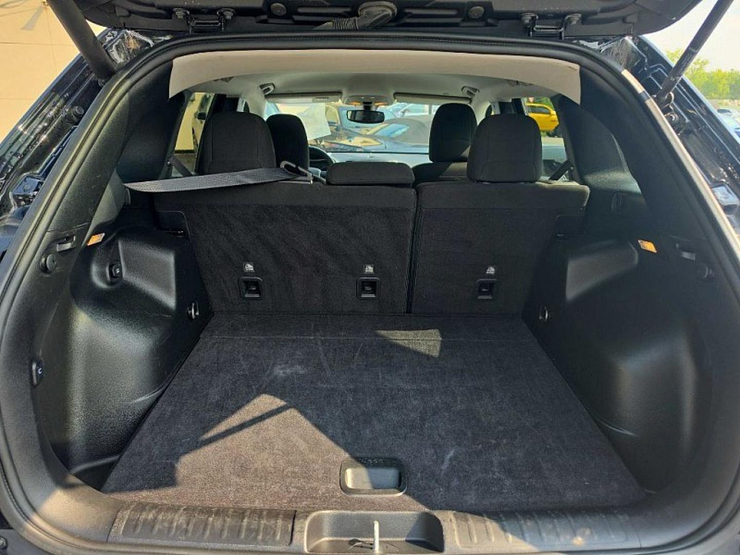 2022 BLACK /BLACK Jeep Cherokee Latitude 4WD (1C4PJMCX0ND) with an 3.2L V6 DOHC 24V engine, 9A transmission, located at 3304 Woodville Road, Northwood, OH, 43619, (419) 210-8019, 41.612694, -83.480743- Photo#12